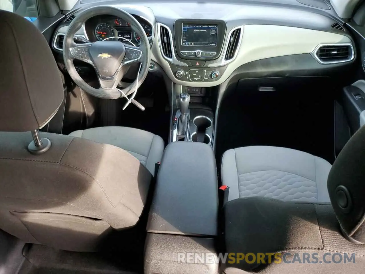 8 Photograph of a damaged car 2GNAXHEV2K6150227 CHEVROLET EQUINOX 2019