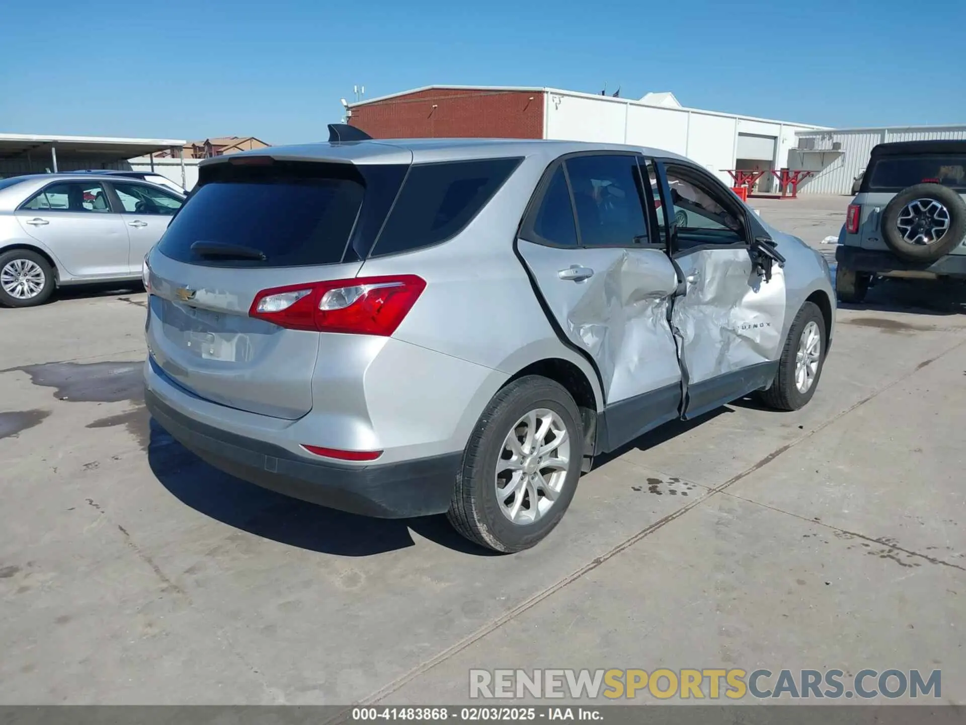 4 Photograph of a damaged car 2GNAXHEV2K6175046 CHEVROLET EQUINOX 2019