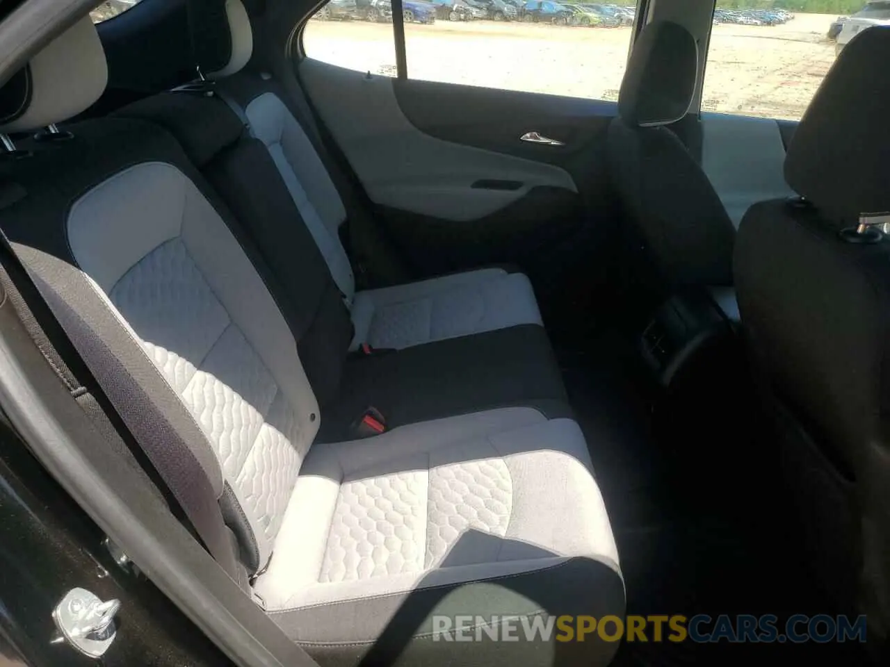 11 Photograph of a damaged car 2GNAXHEV2K6306086 CHEVROLET EQUINOX 2019