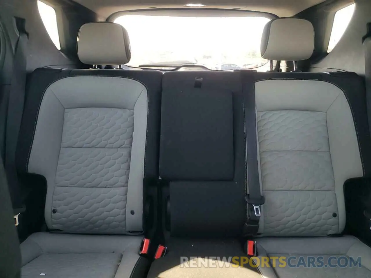 10 Photograph of a damaged car 2GNAXHEV3K6232791 CHEVROLET EQUINOX 2019