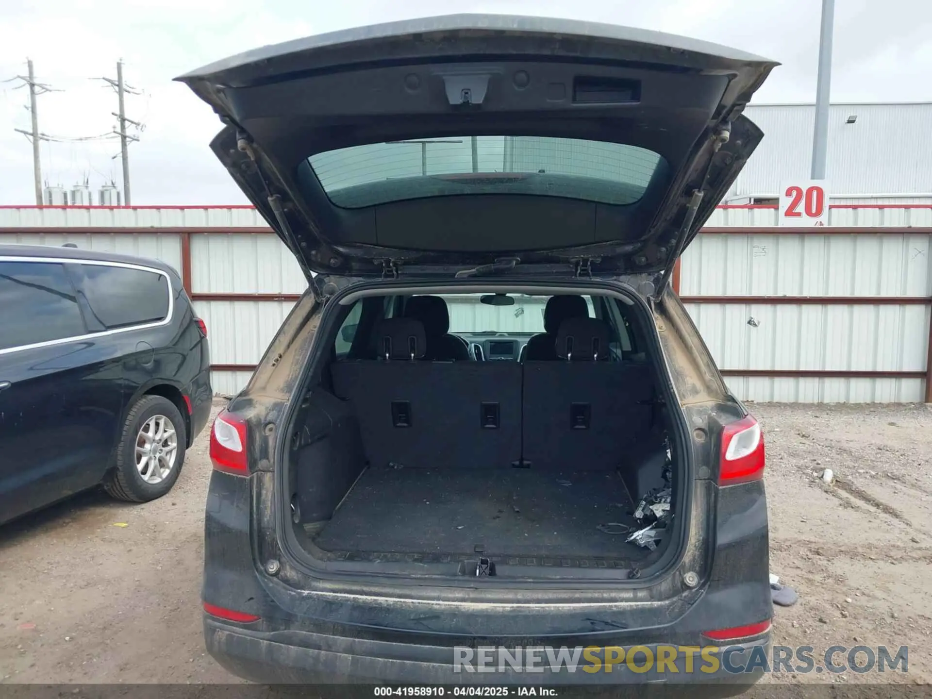 18 Photograph of a damaged car 2GNAXHEV3K6294711 CHEVROLET EQUINOX 2019