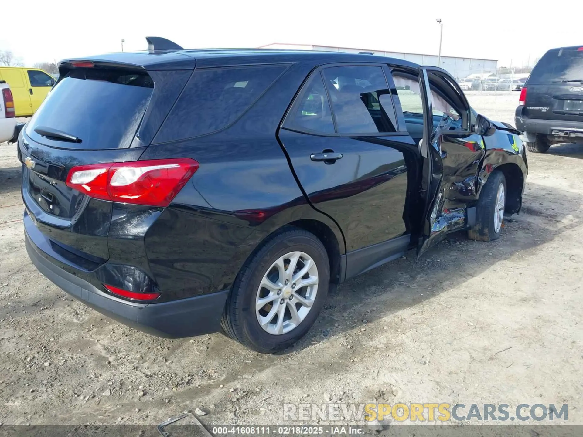 4 Photograph of a damaged car 2GNAXHEV4K6132439 CHEVROLET EQUINOX 2019