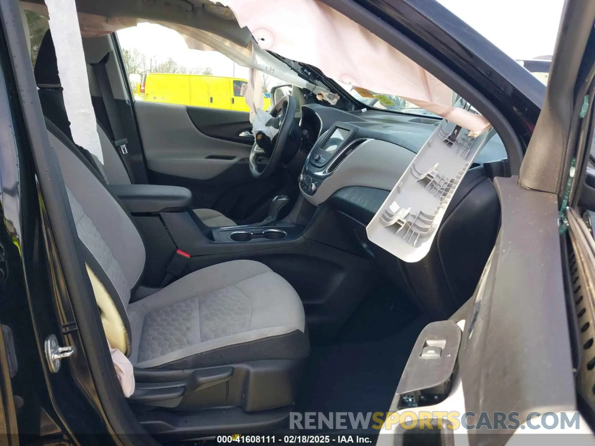 5 Photograph of a damaged car 2GNAXHEV4K6132439 CHEVROLET EQUINOX 2019