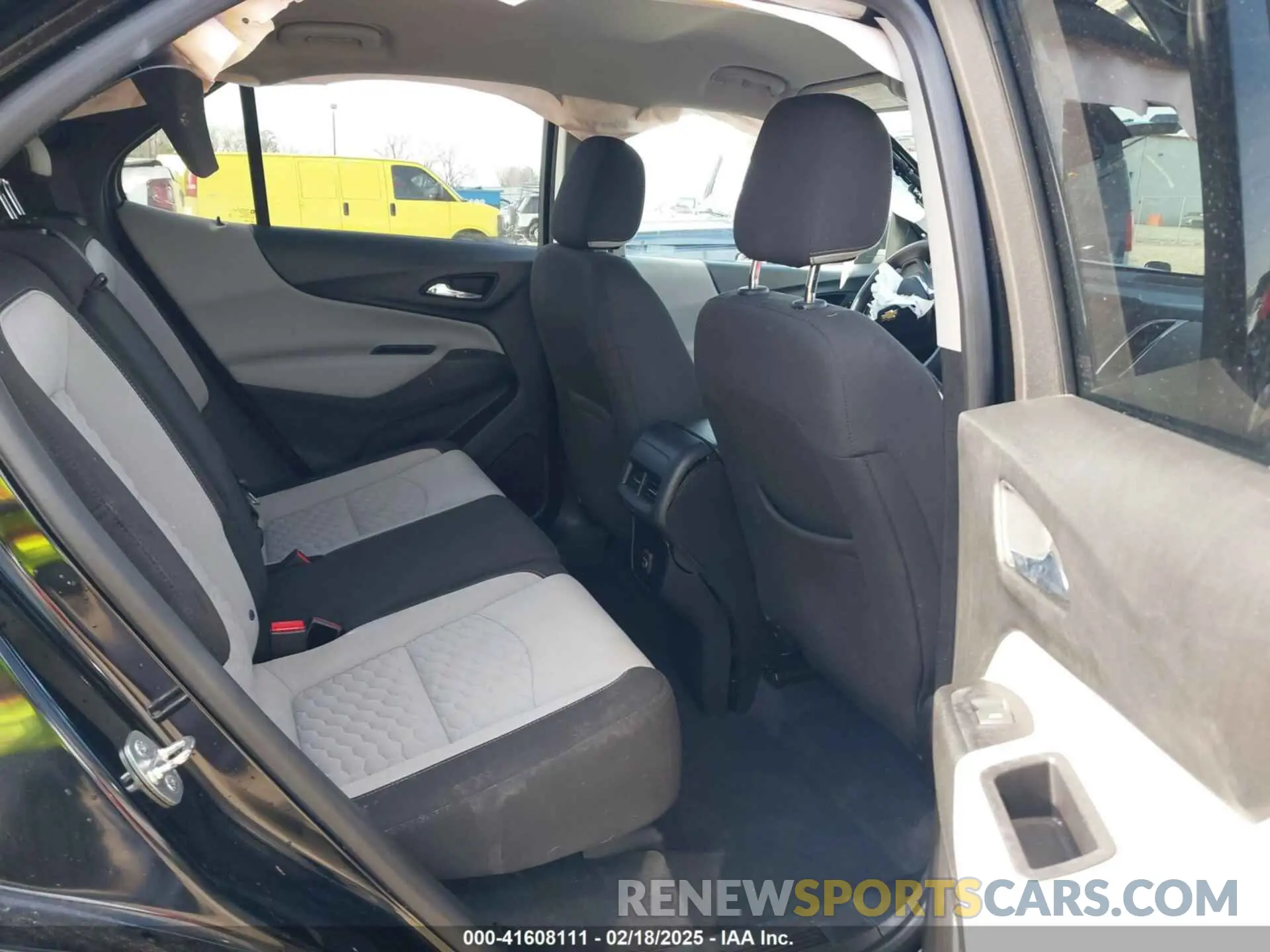 8 Photograph of a damaged car 2GNAXHEV4K6132439 CHEVROLET EQUINOX 2019