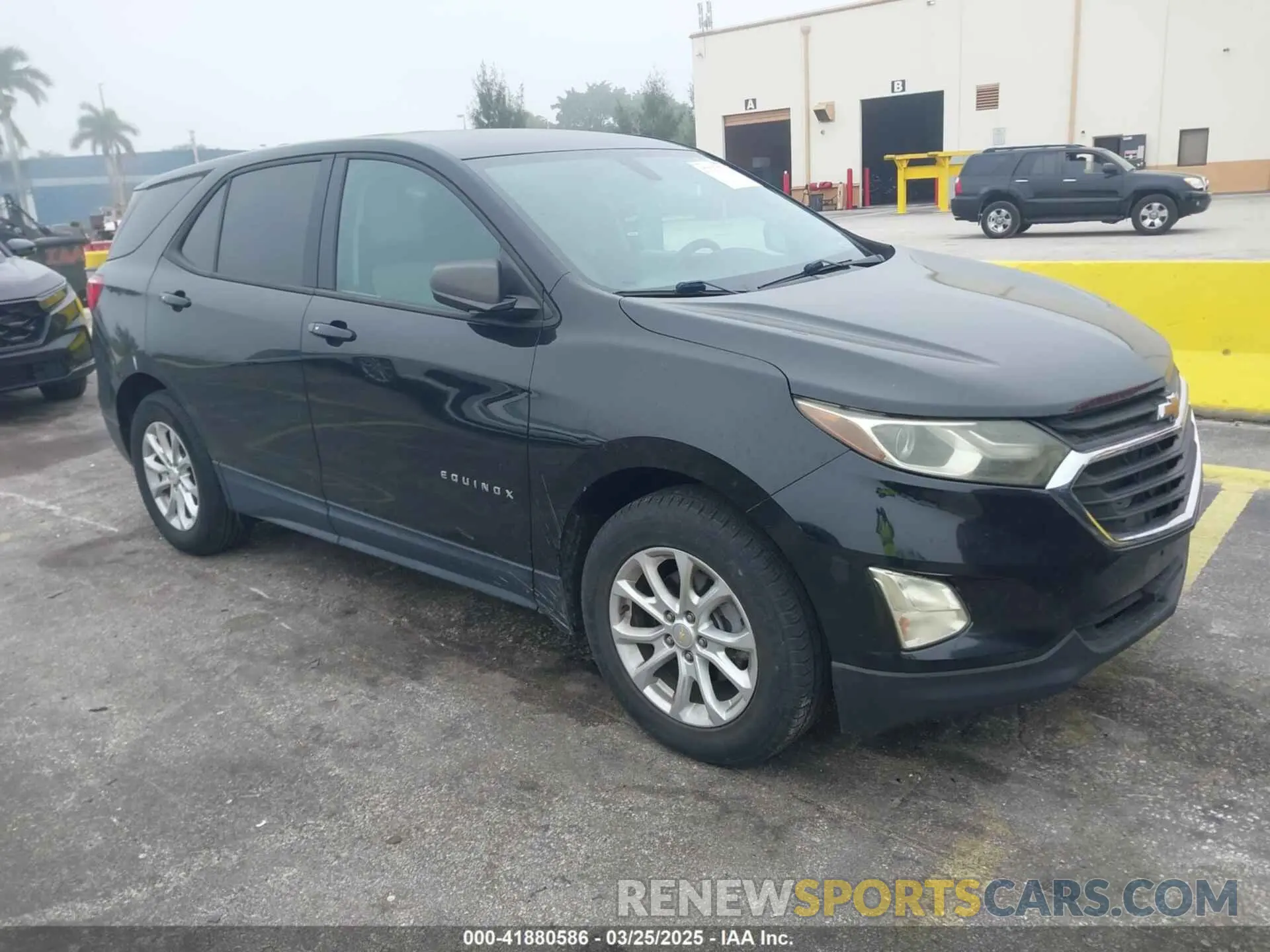 1 Photograph of a damaged car 2GNAXHEV4K6188574 CHEVROLET EQUINOX 2019