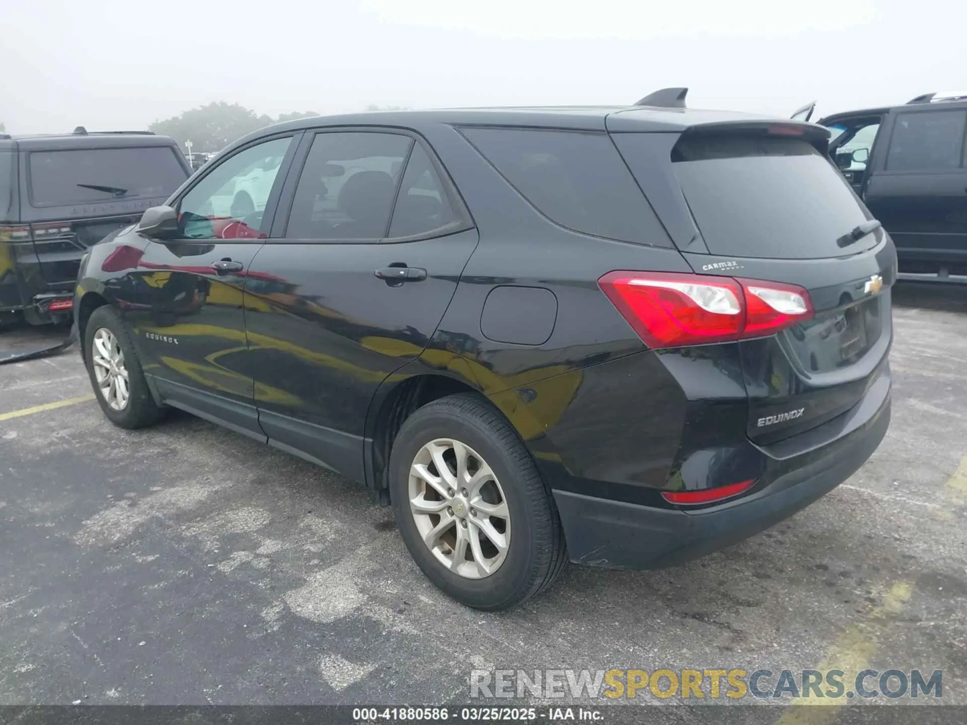 3 Photograph of a damaged car 2GNAXHEV4K6188574 CHEVROLET EQUINOX 2019