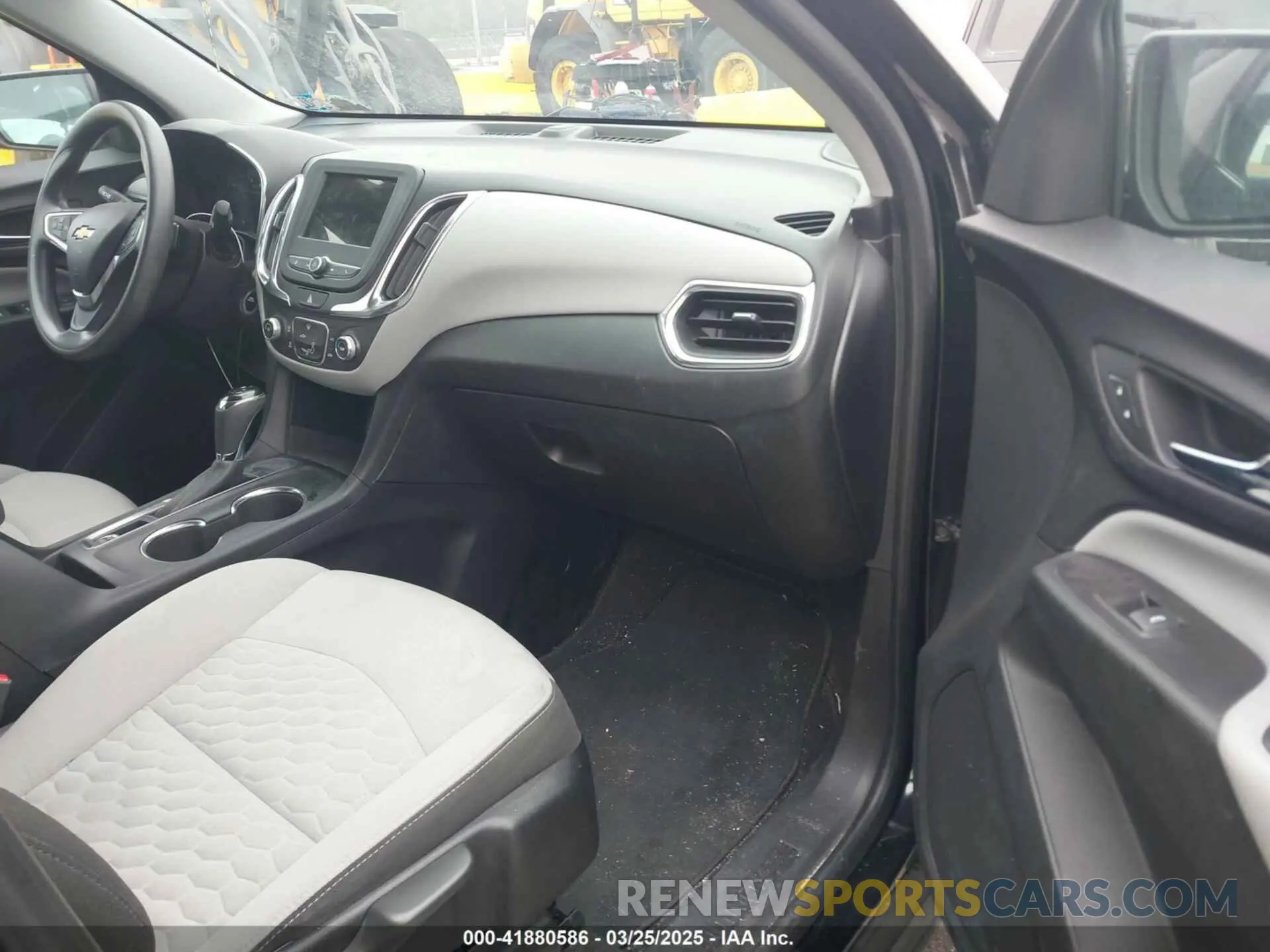 5 Photograph of a damaged car 2GNAXHEV4K6188574 CHEVROLET EQUINOX 2019