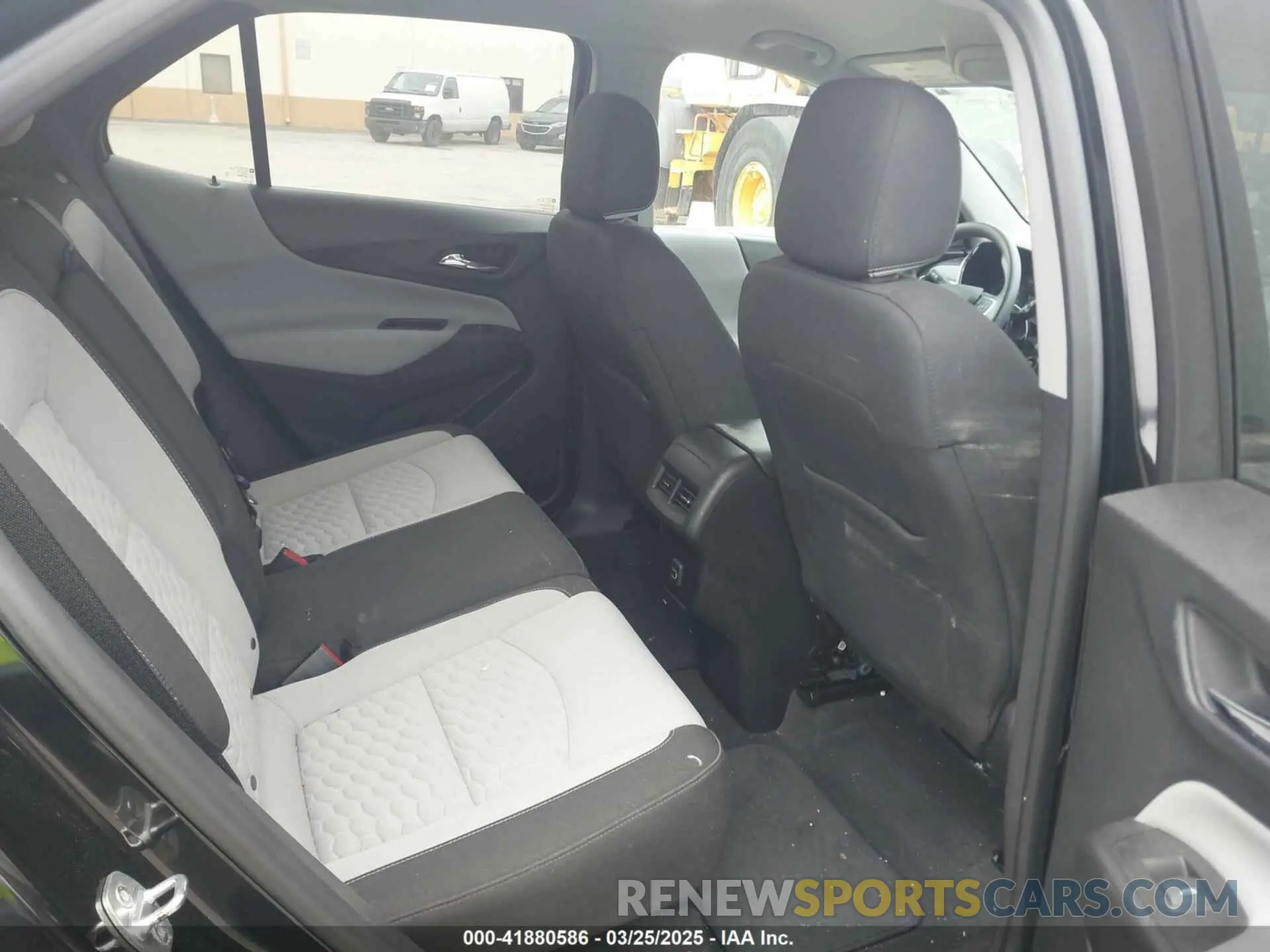 8 Photograph of a damaged car 2GNAXHEV4K6188574 CHEVROLET EQUINOX 2019