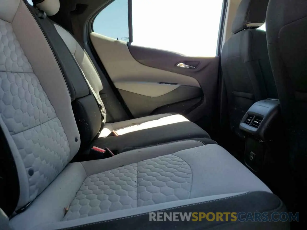 11 Photograph of a damaged car 2GNAXHEV4K6255075 CHEVROLET EQUINOX 2019
