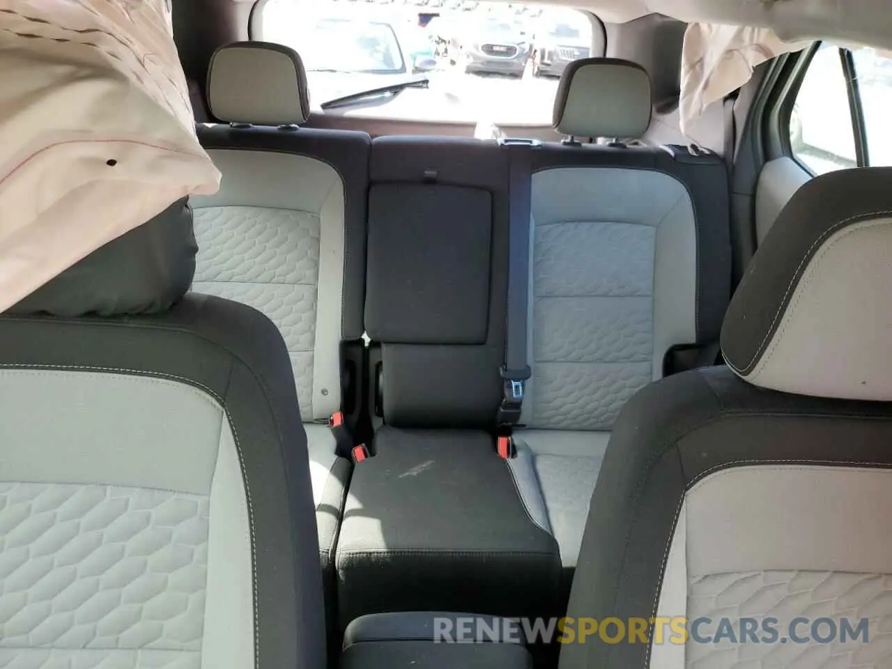 10 Photograph of a damaged car 2GNAXHEV4K6256842 CHEVROLET EQUINOX 2019