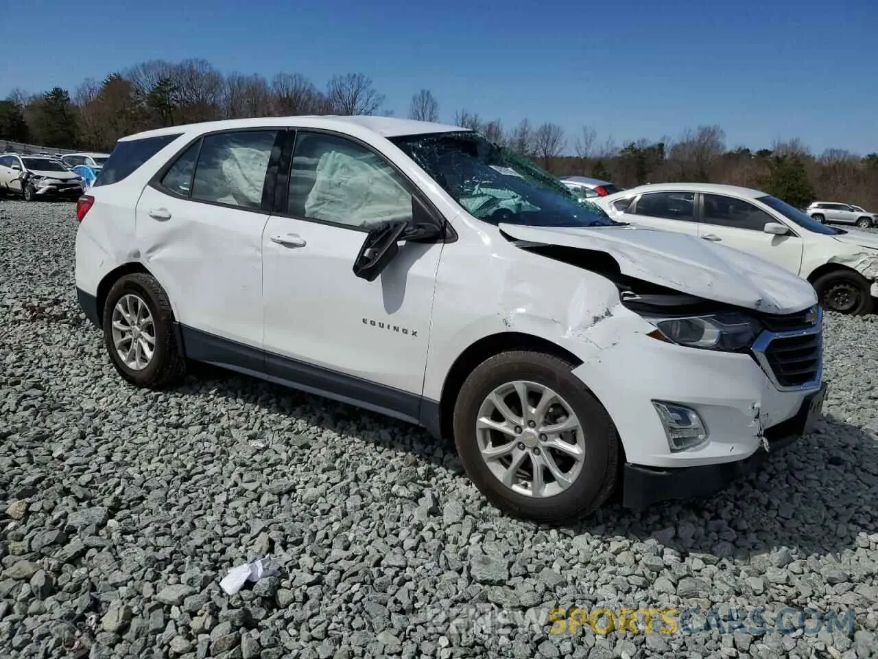 4 Photograph of a damaged car 2GNAXHEV4K6256842 CHEVROLET EQUINOX 2019