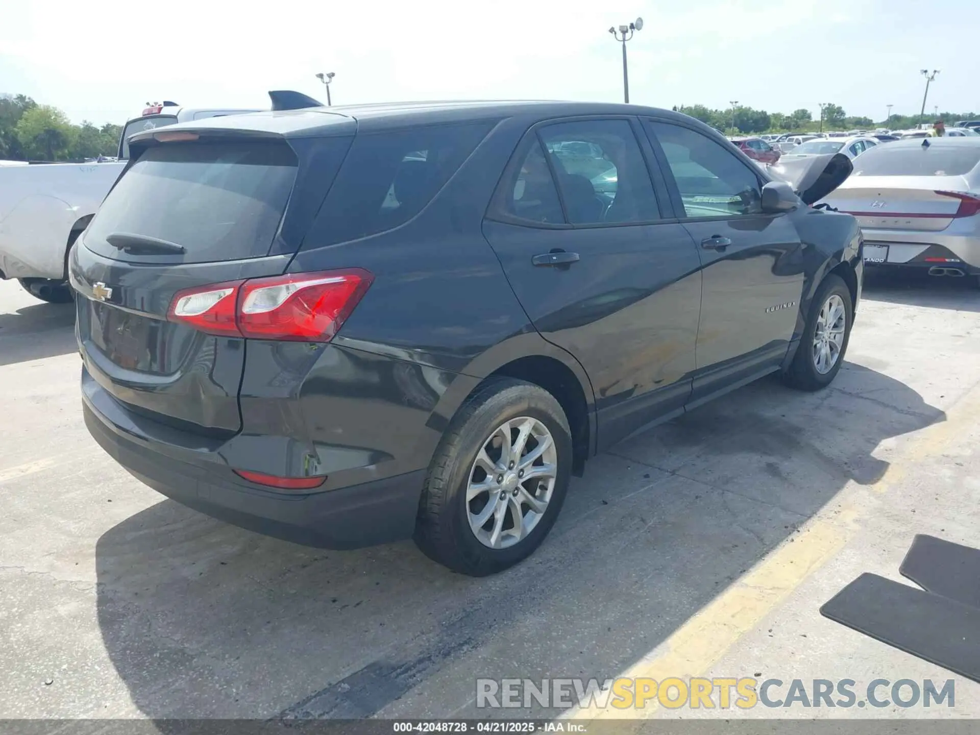 4 Photograph of a damaged car 2GNAXHEV5K6150464 CHEVROLET EQUINOX 2019