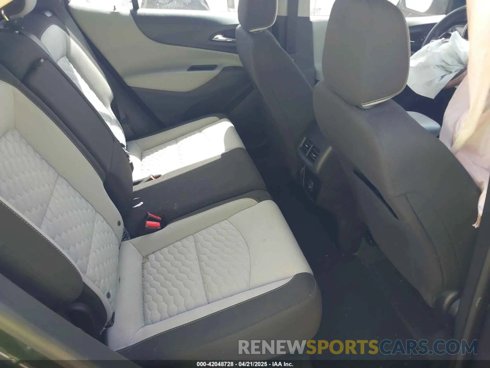 8 Photograph of a damaged car 2GNAXHEV5K6150464 CHEVROLET EQUINOX 2019