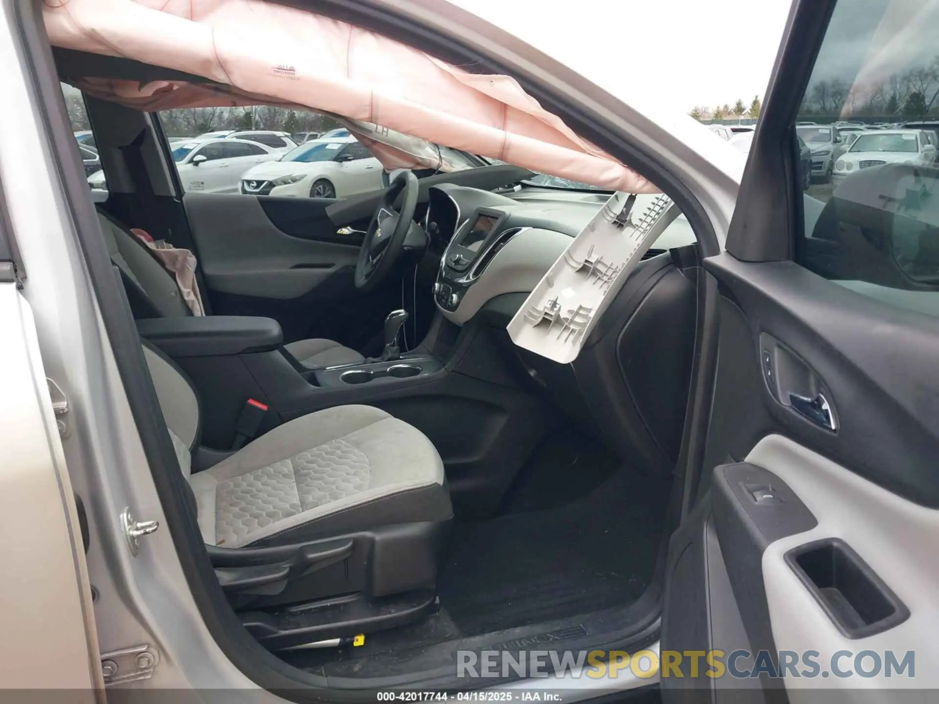 5 Photograph of a damaged car 2GNAXHEV5K6155034 CHEVROLET EQUINOX 2019