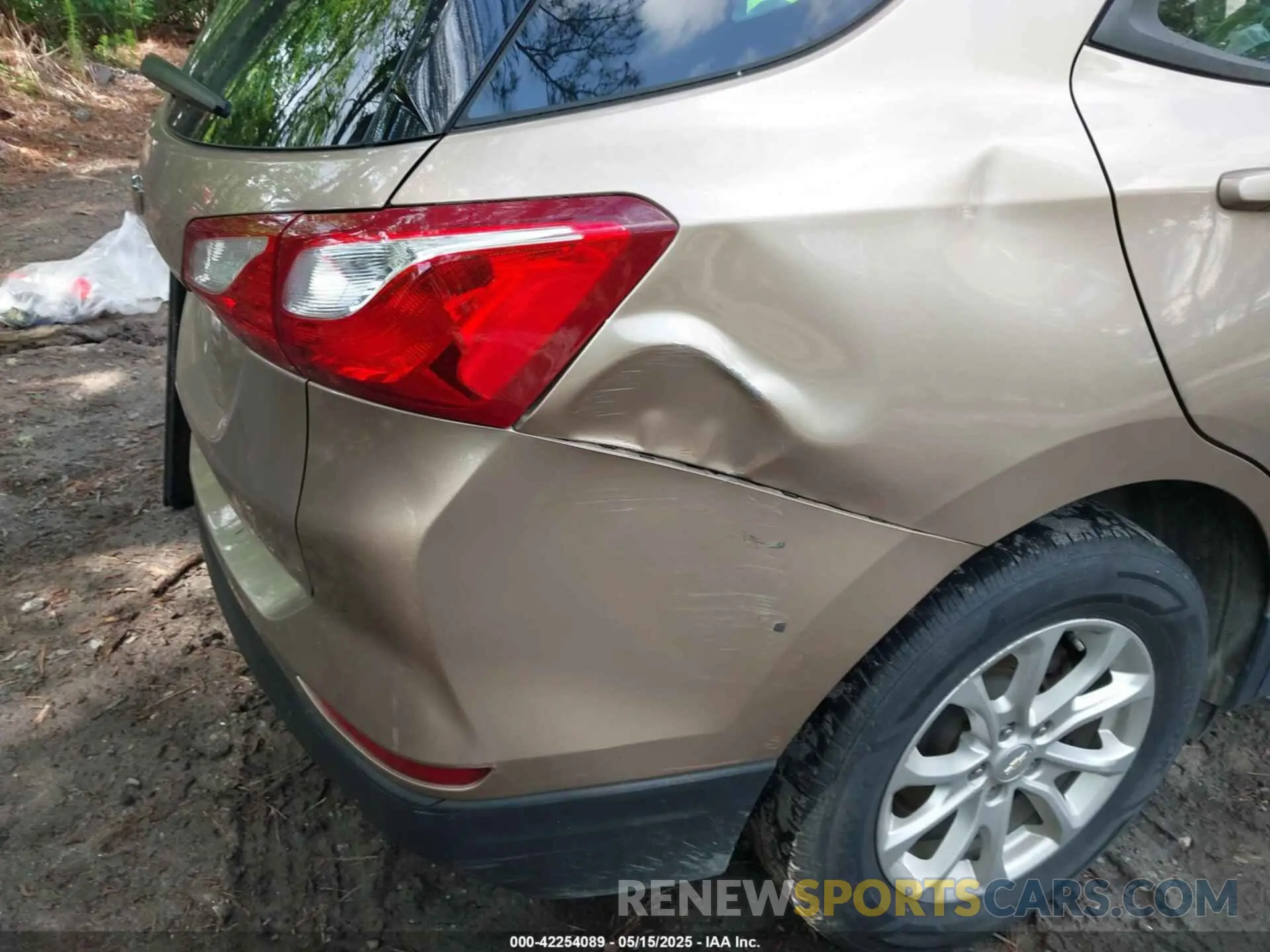6 Photograph of a damaged car 2GNAXHEV5K6216902 CHEVROLET EQUINOX 2019