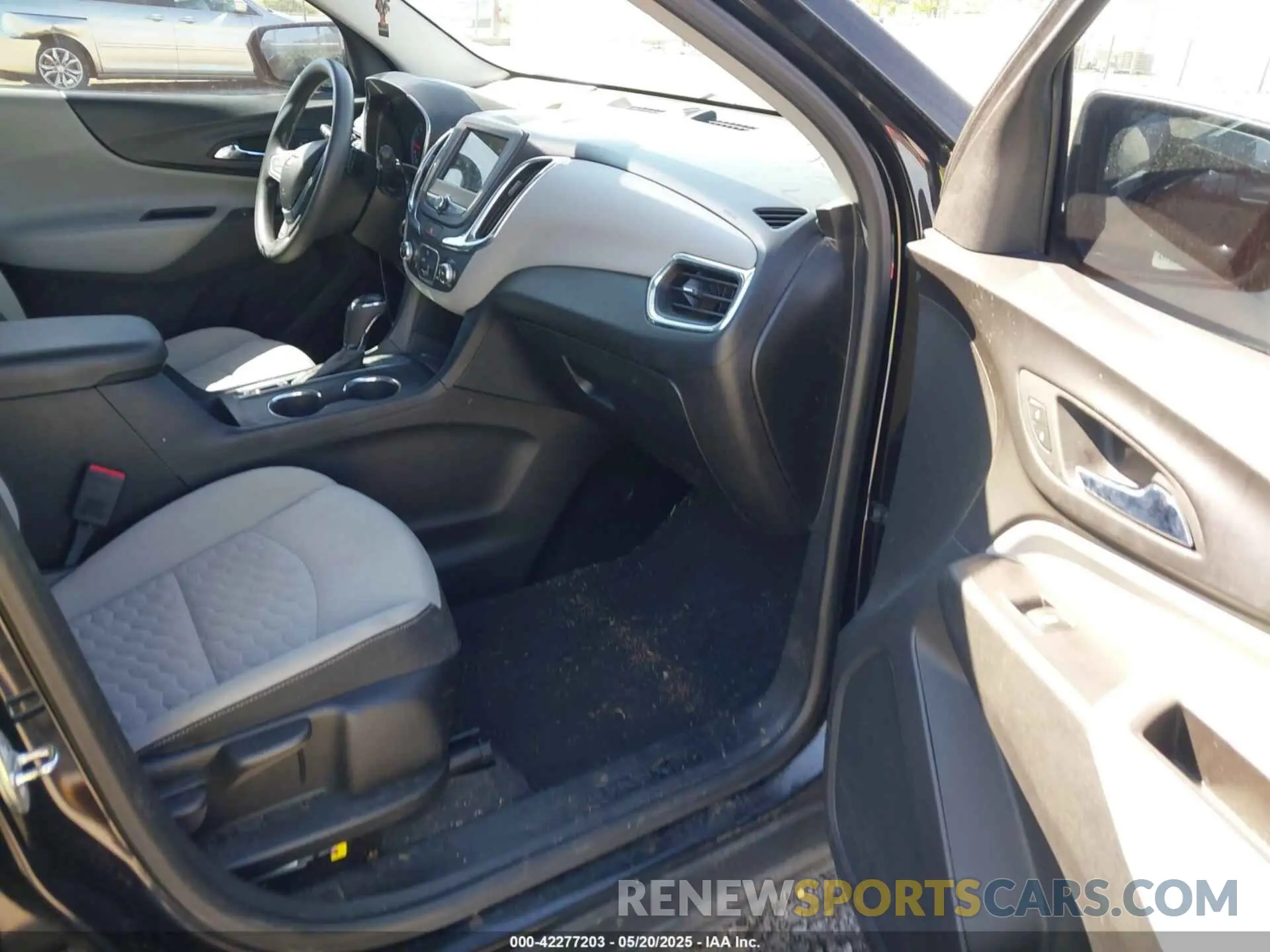 5 Photograph of a damaged car 2GNAXHEV5K6258809 CHEVROLET EQUINOX 2019