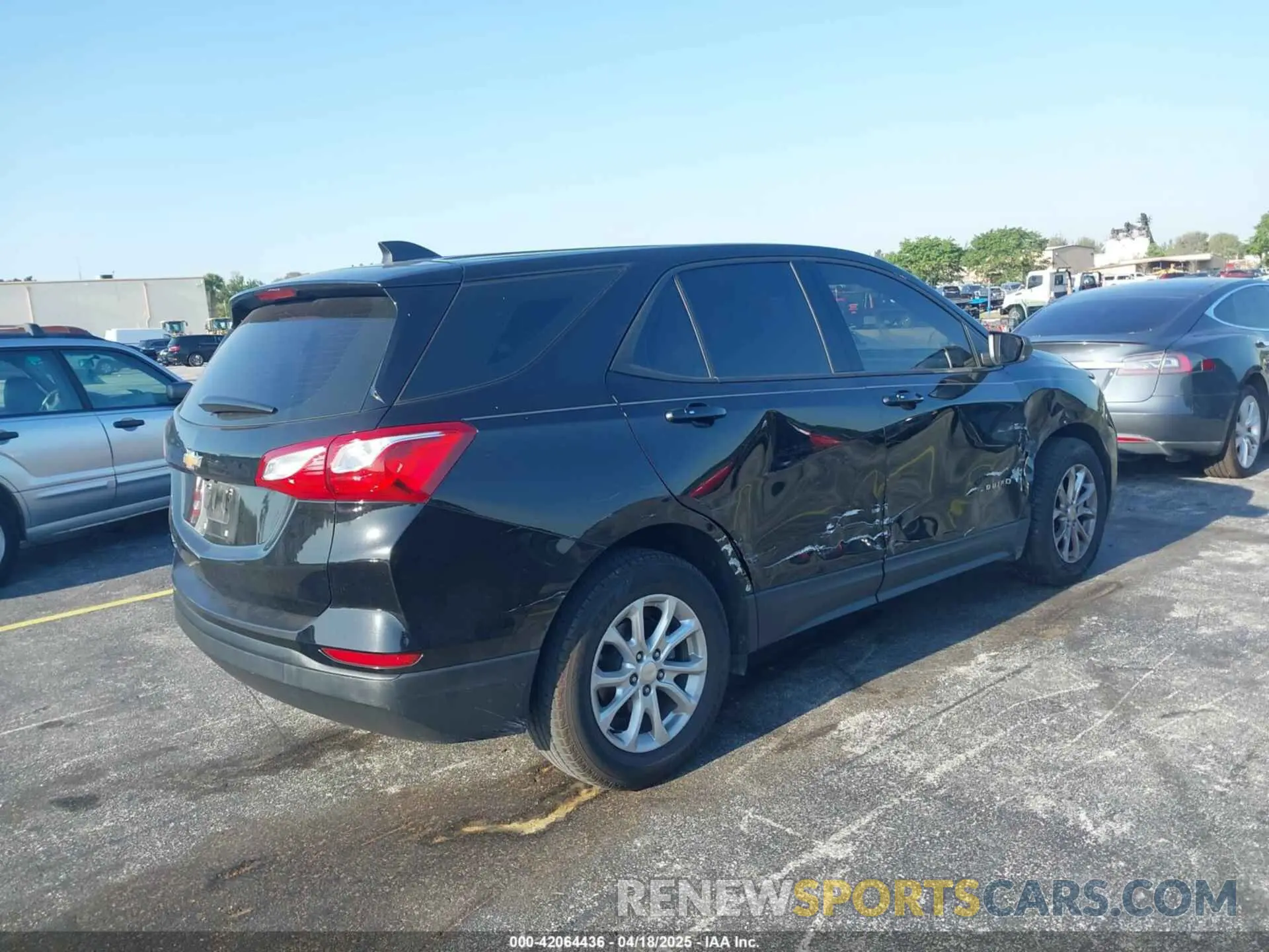 4 Photograph of a damaged car 2GNAXHEV6K6229190 CHEVROLET EQUINOX 2019
