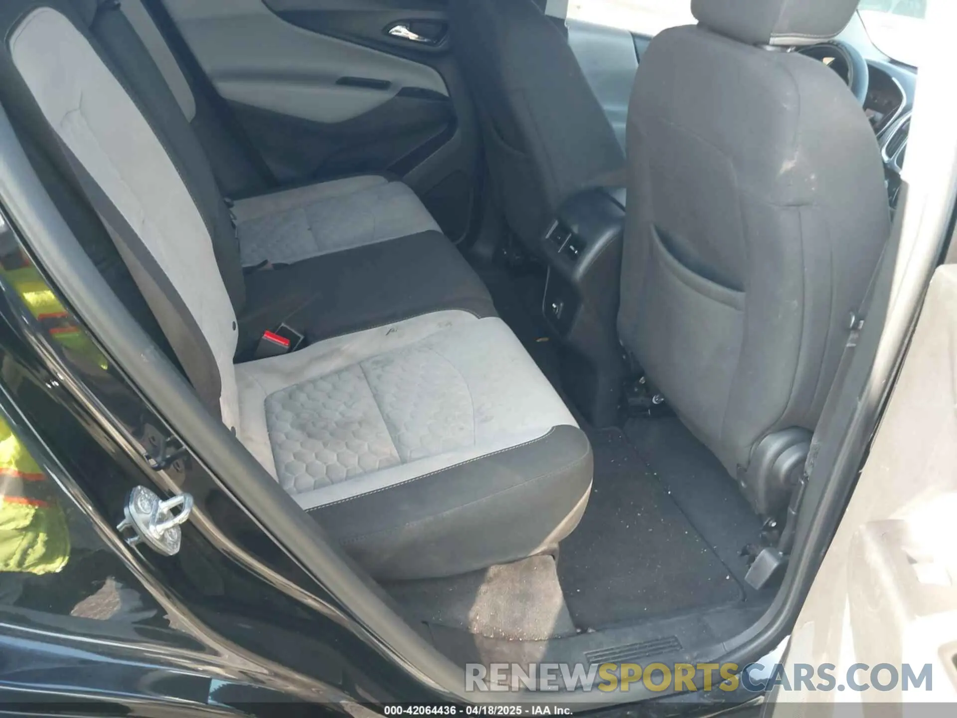 8 Photograph of a damaged car 2GNAXHEV6K6229190 CHEVROLET EQUINOX 2019