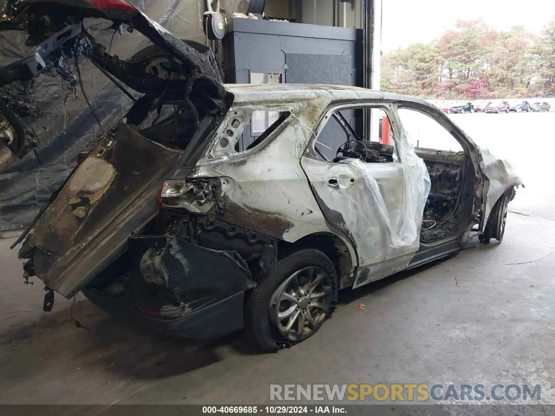 4 Photograph of a damaged car 2GNAXHEV6K6266336 CHEVROLET EQUINOX 2019