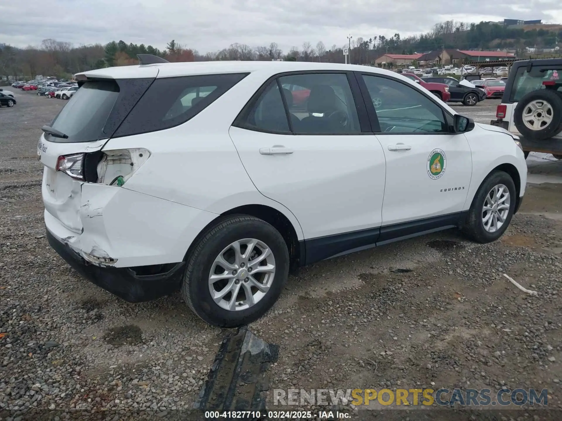 4 Photograph of a damaged car 2GNAXHEV7K6196958 CHEVROLET EQUINOX 2019