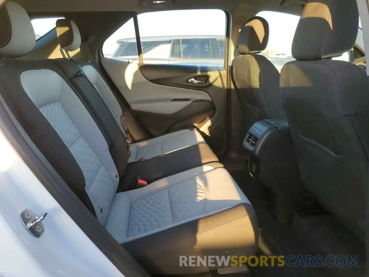 11 Photograph of a damaged car 2GNAXHEV7K6252896 CHEVROLET EQUINOX 2019