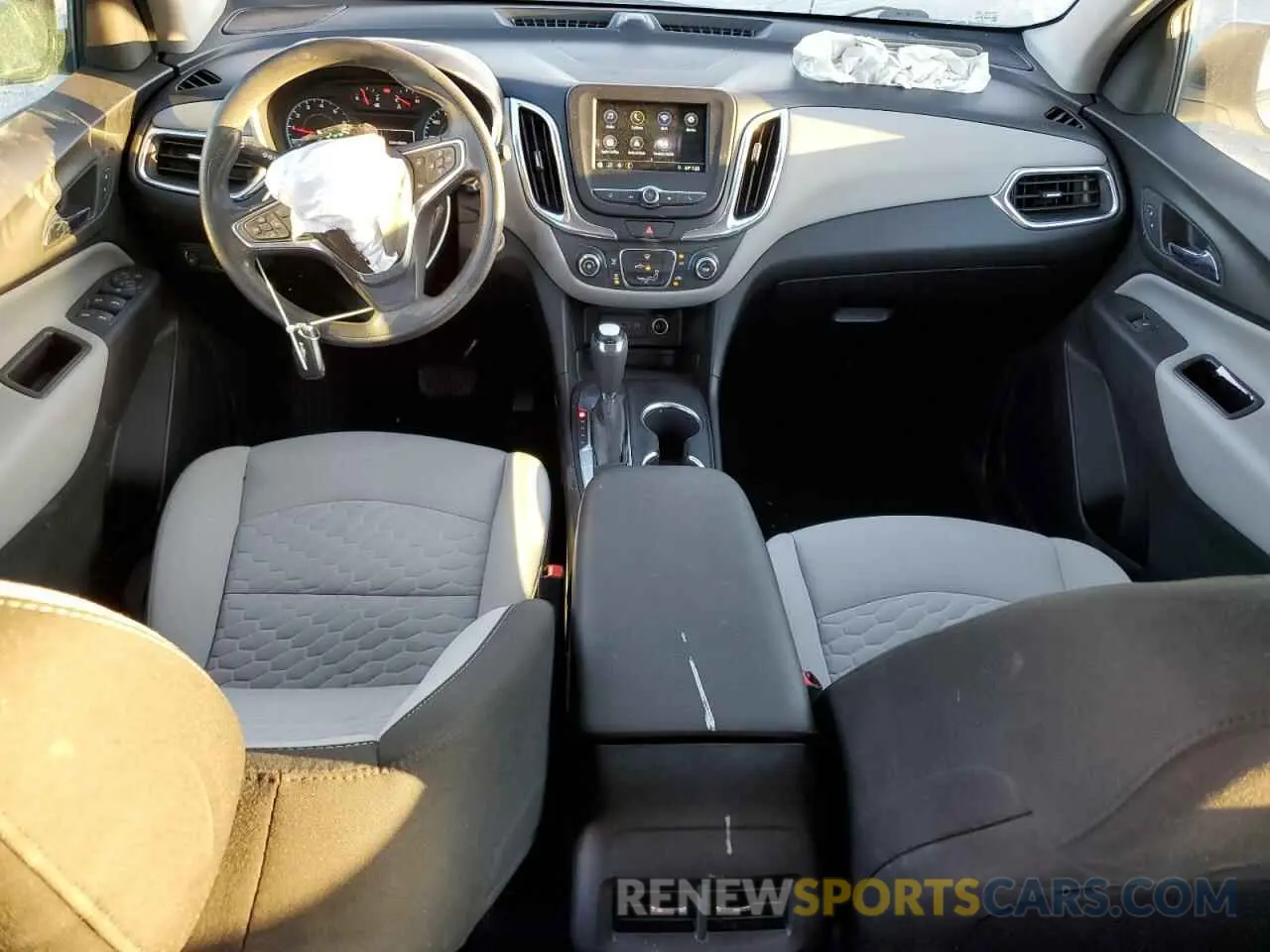 8 Photograph of a damaged car 2GNAXHEV7K6252896 CHEVROLET EQUINOX 2019