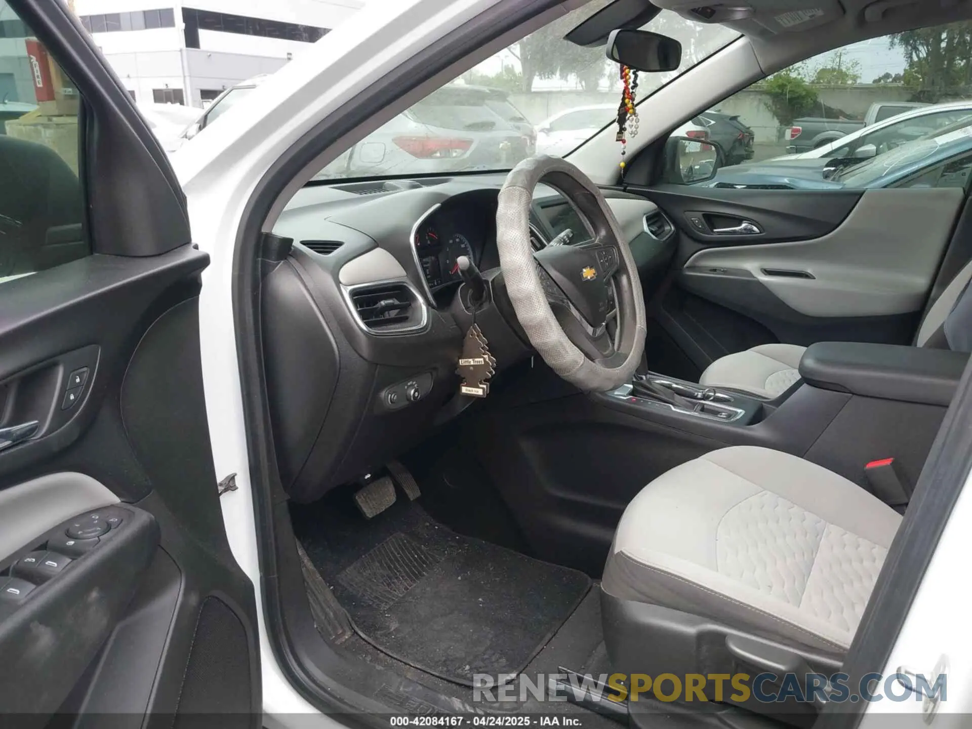 18 Photograph of a damaged car 2GNAXHEV8K6108399 CHEVROLET EQUINOX 2019