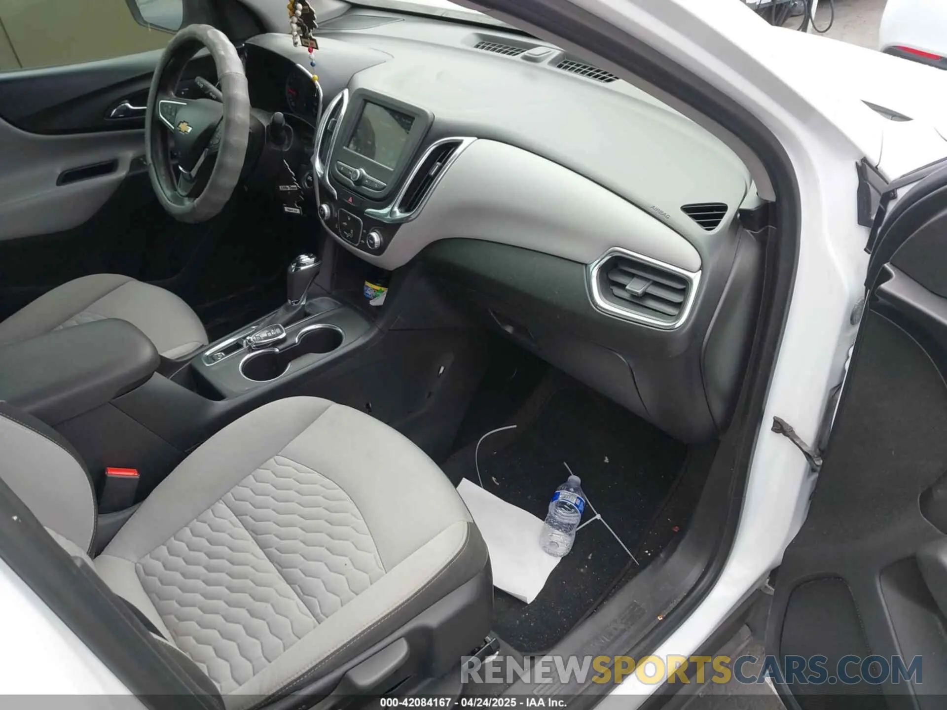 5 Photograph of a damaged car 2GNAXHEV8K6108399 CHEVROLET EQUINOX 2019