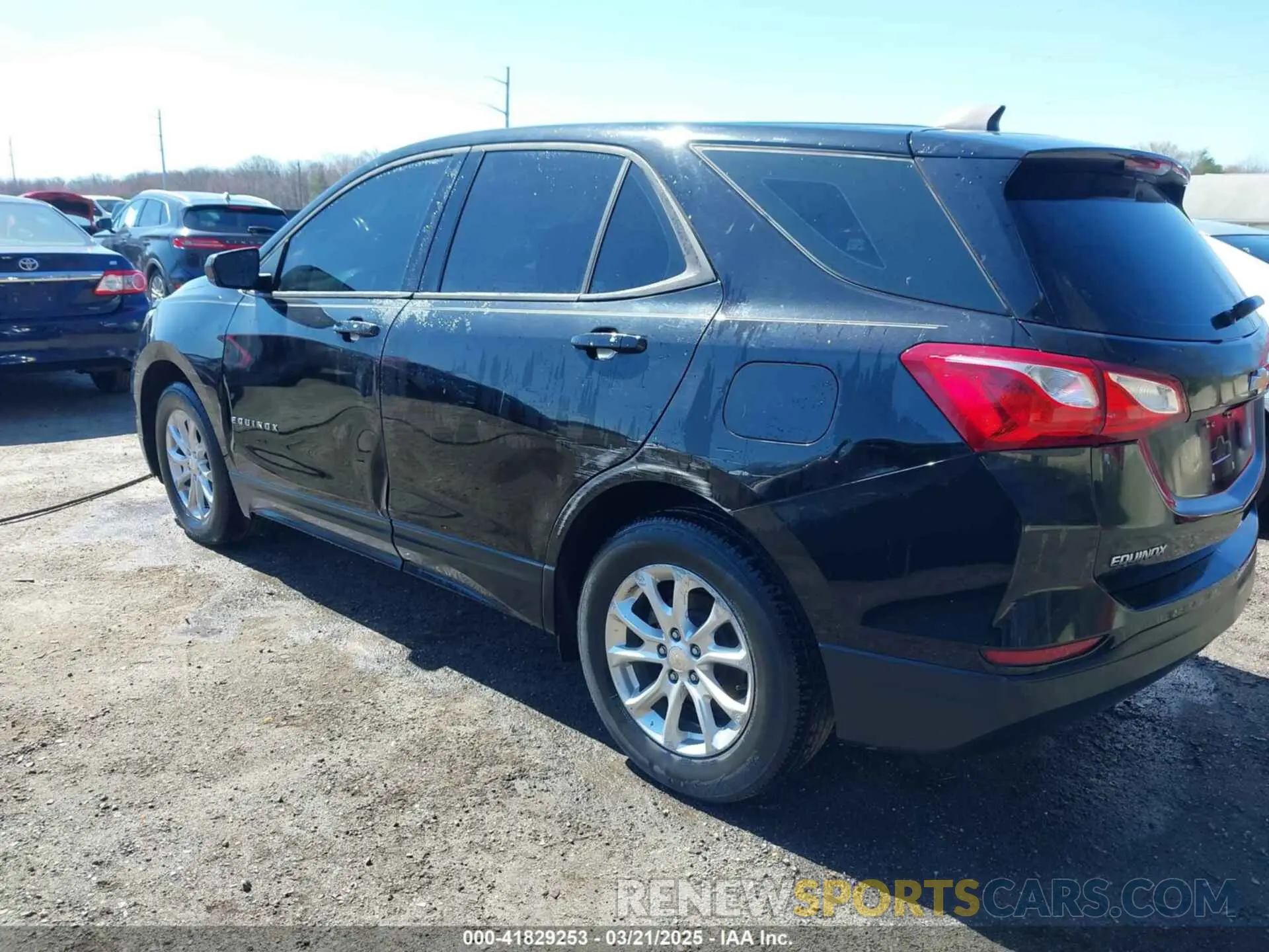 3 Photograph of a damaged car 2GNAXHEV8K6111576 CHEVROLET EQUINOX 2019