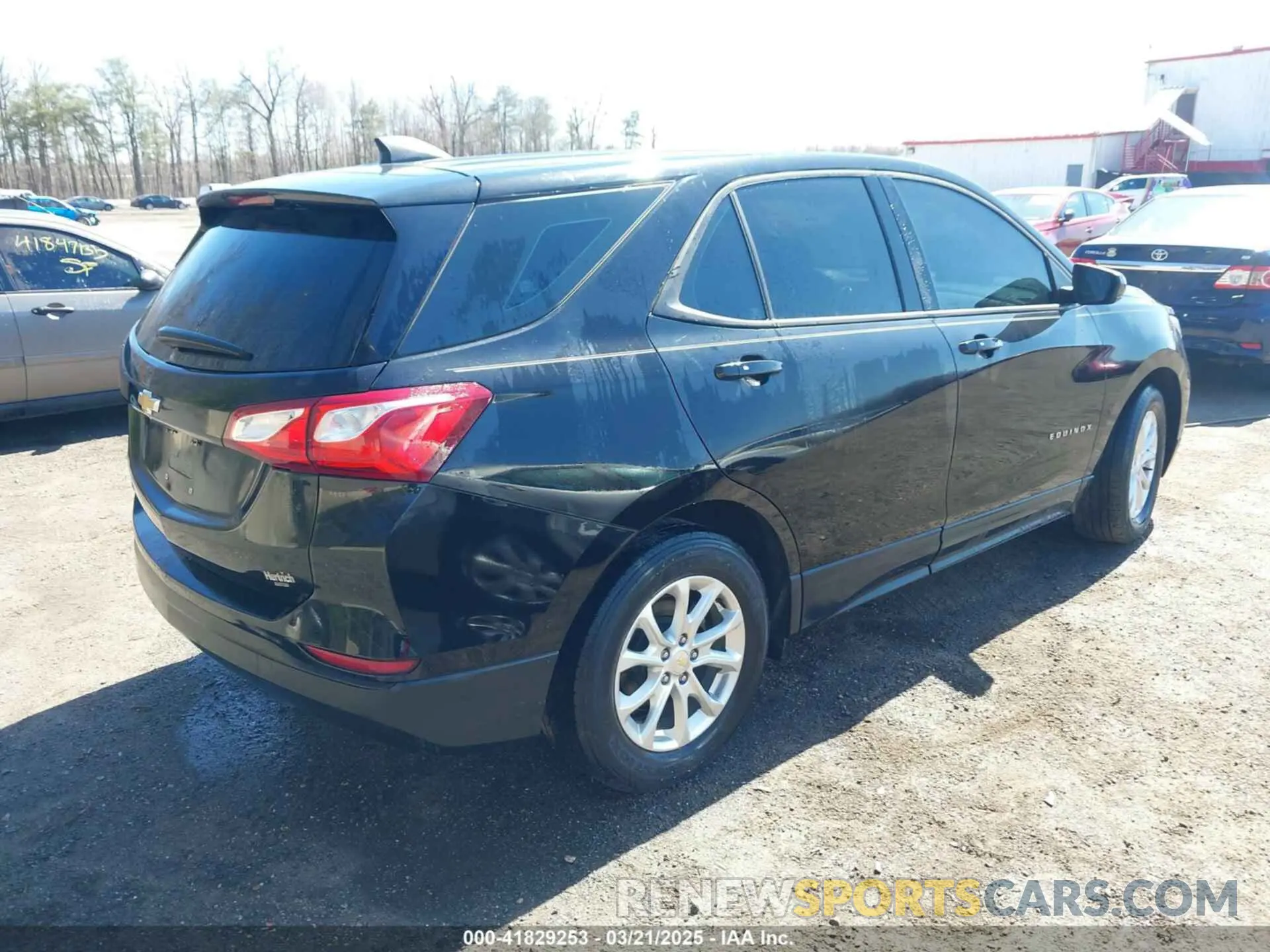 4 Photograph of a damaged car 2GNAXHEV8K6111576 CHEVROLET EQUINOX 2019