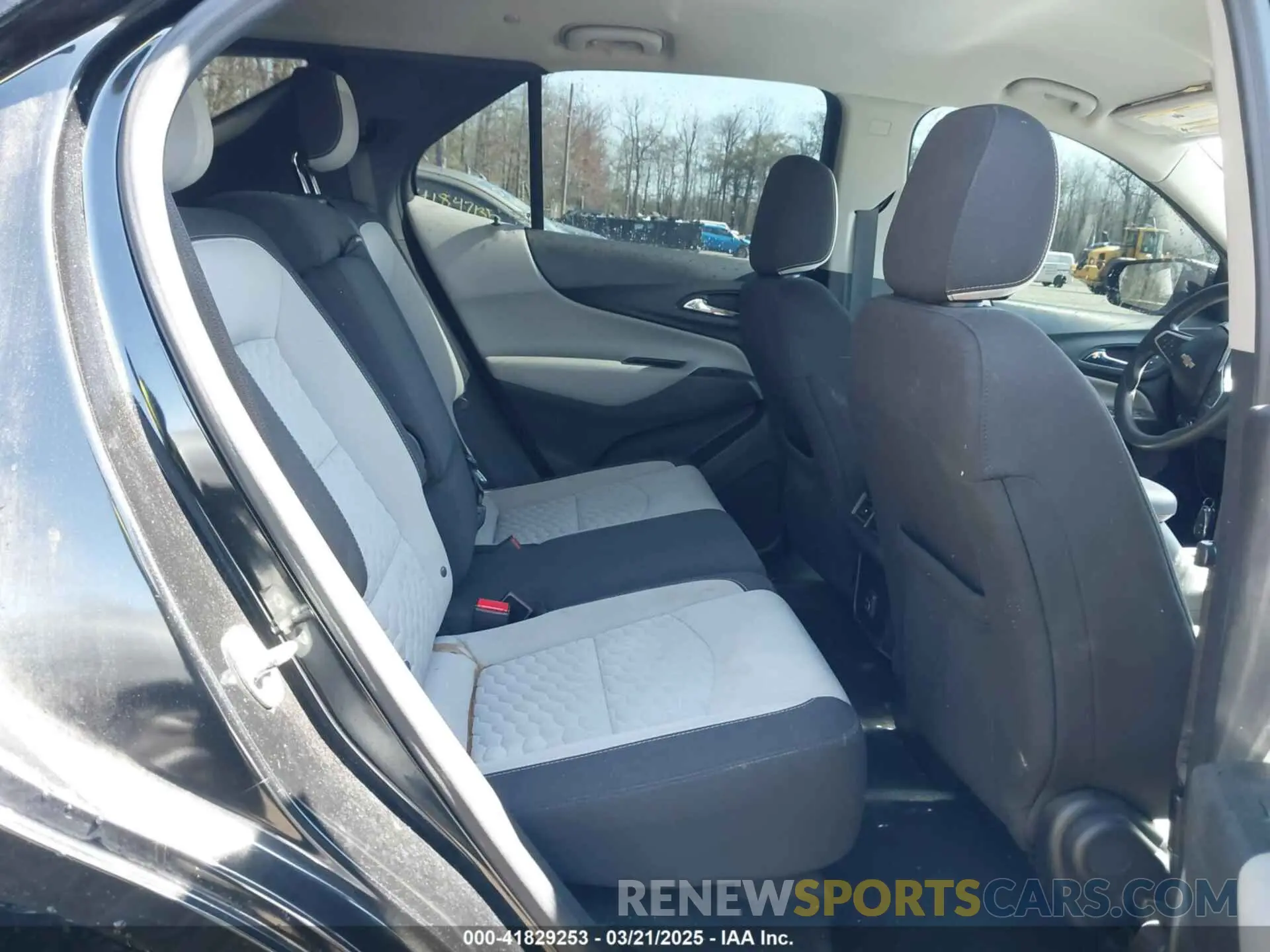 8 Photograph of a damaged car 2GNAXHEV8K6111576 CHEVROLET EQUINOX 2019