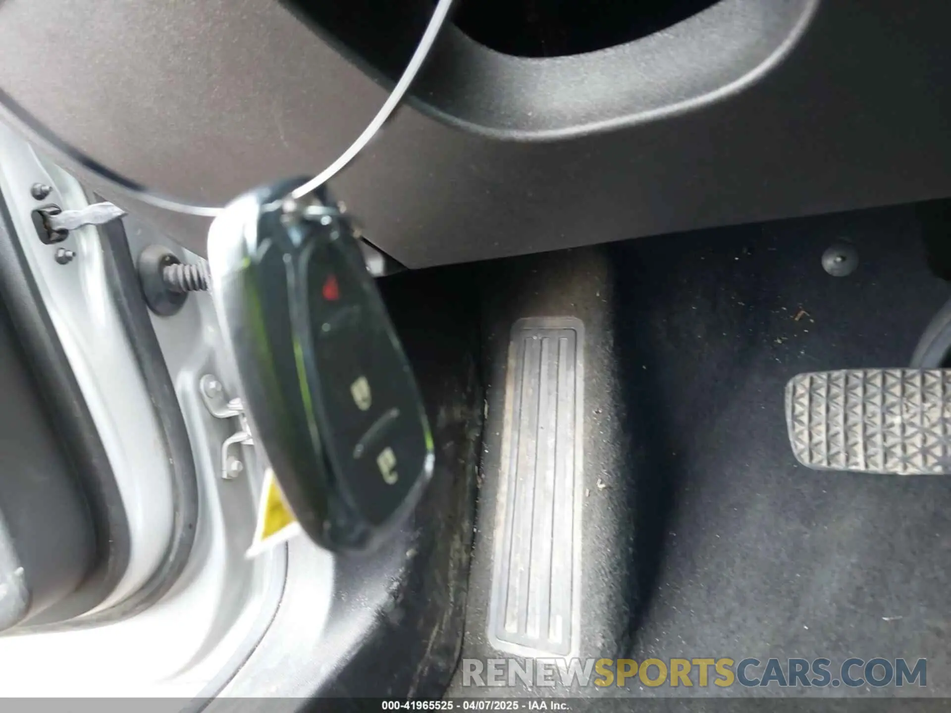 11 Photograph of a damaged car 2GNAXHEV8K6170949 CHEVROLET EQUINOX 2019