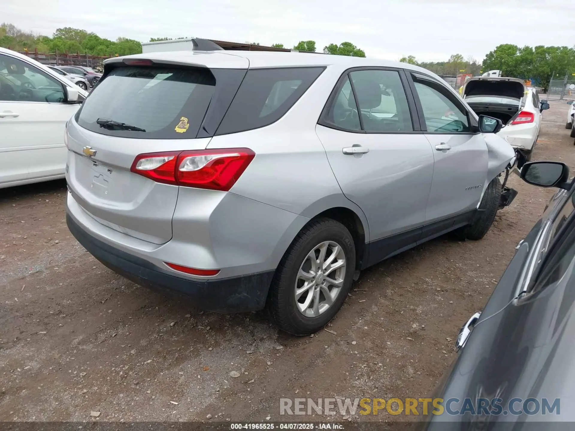 4 Photograph of a damaged car 2GNAXHEV8K6170949 CHEVROLET EQUINOX 2019