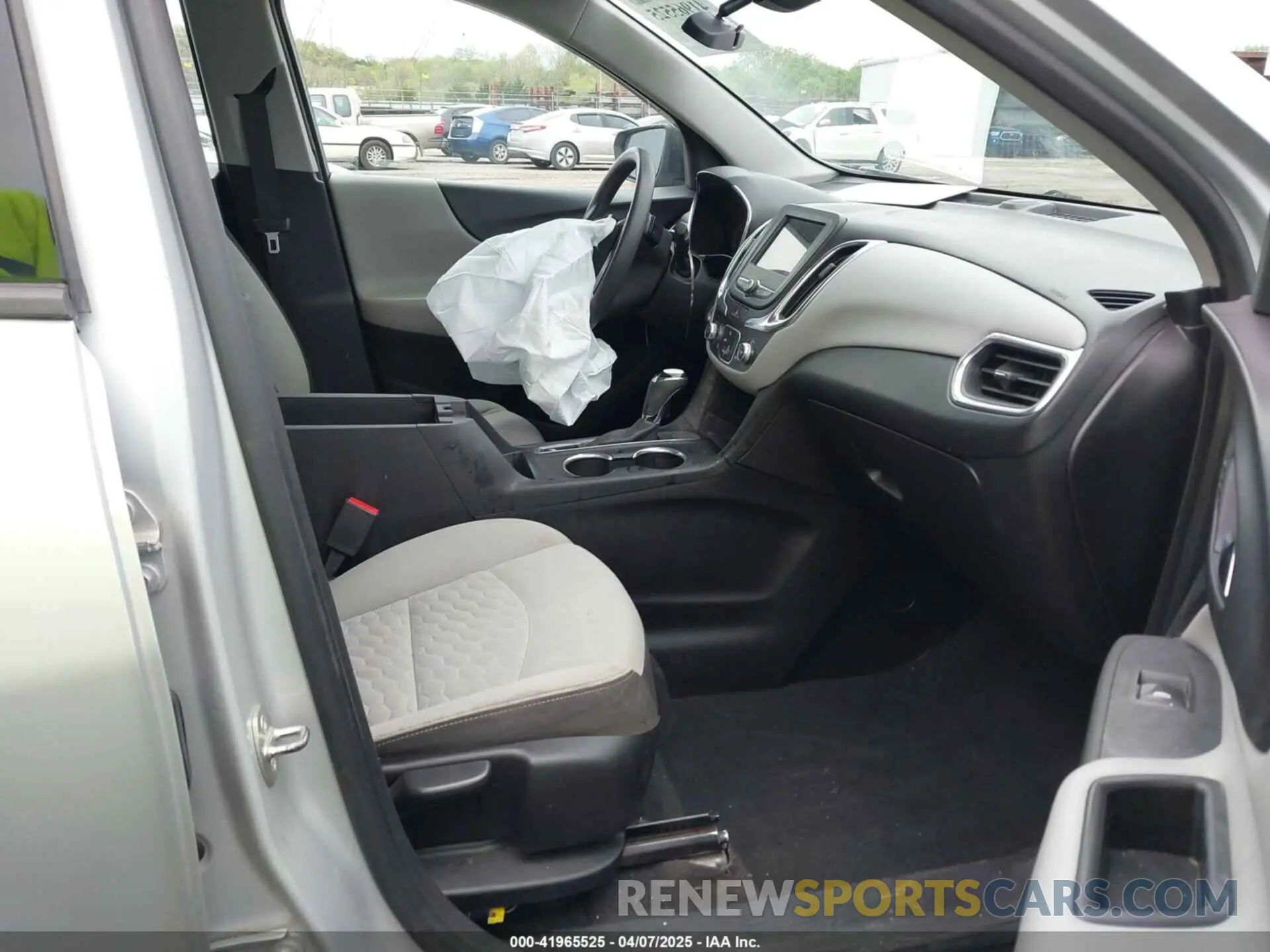 5 Photograph of a damaged car 2GNAXHEV8K6170949 CHEVROLET EQUINOX 2019