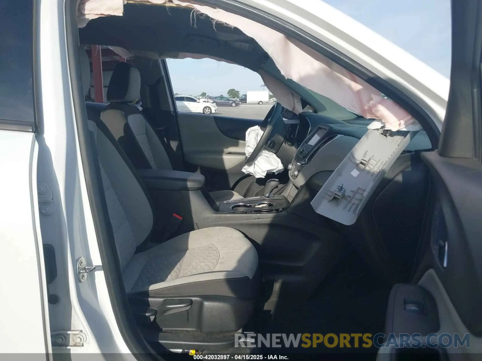 5 Photograph of a damaged car 2GNAXHEV8K6171888 CHEVROLET EQUINOX 2019