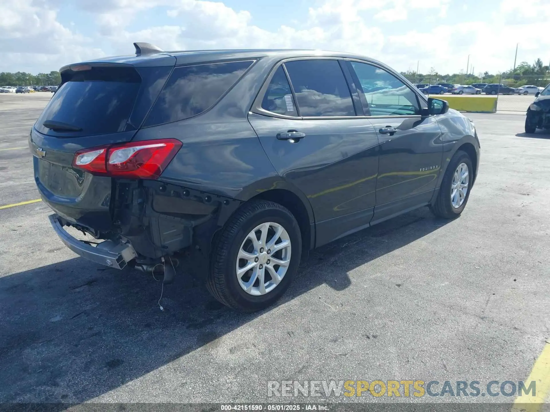 4 Photograph of a damaged car 2GNAXHEV8K6199397 CHEVROLET EQUINOX 2019
