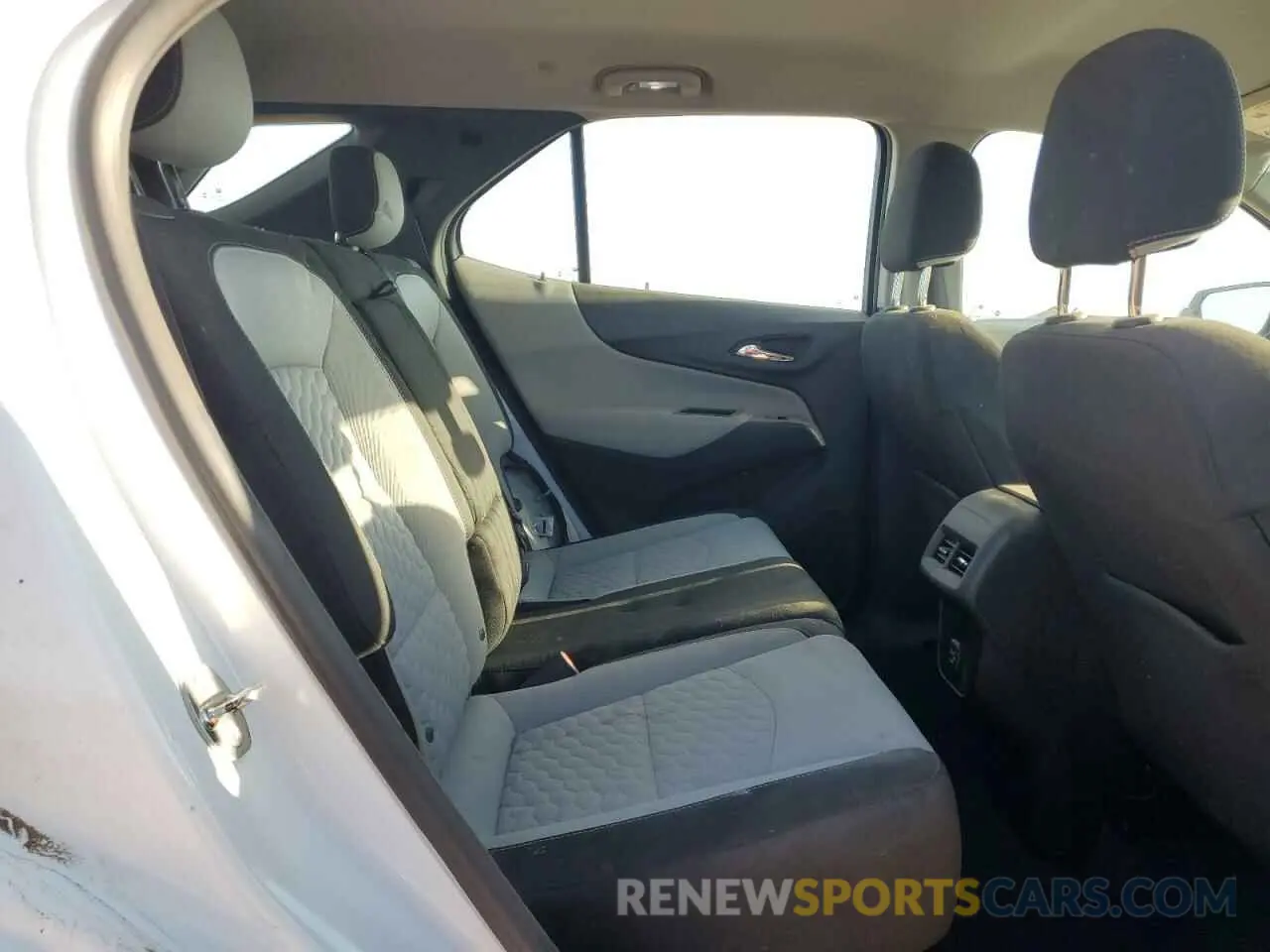 11 Photograph of a damaged car 2GNAXHEV8K6227957 CHEVROLET EQUINOX 2019