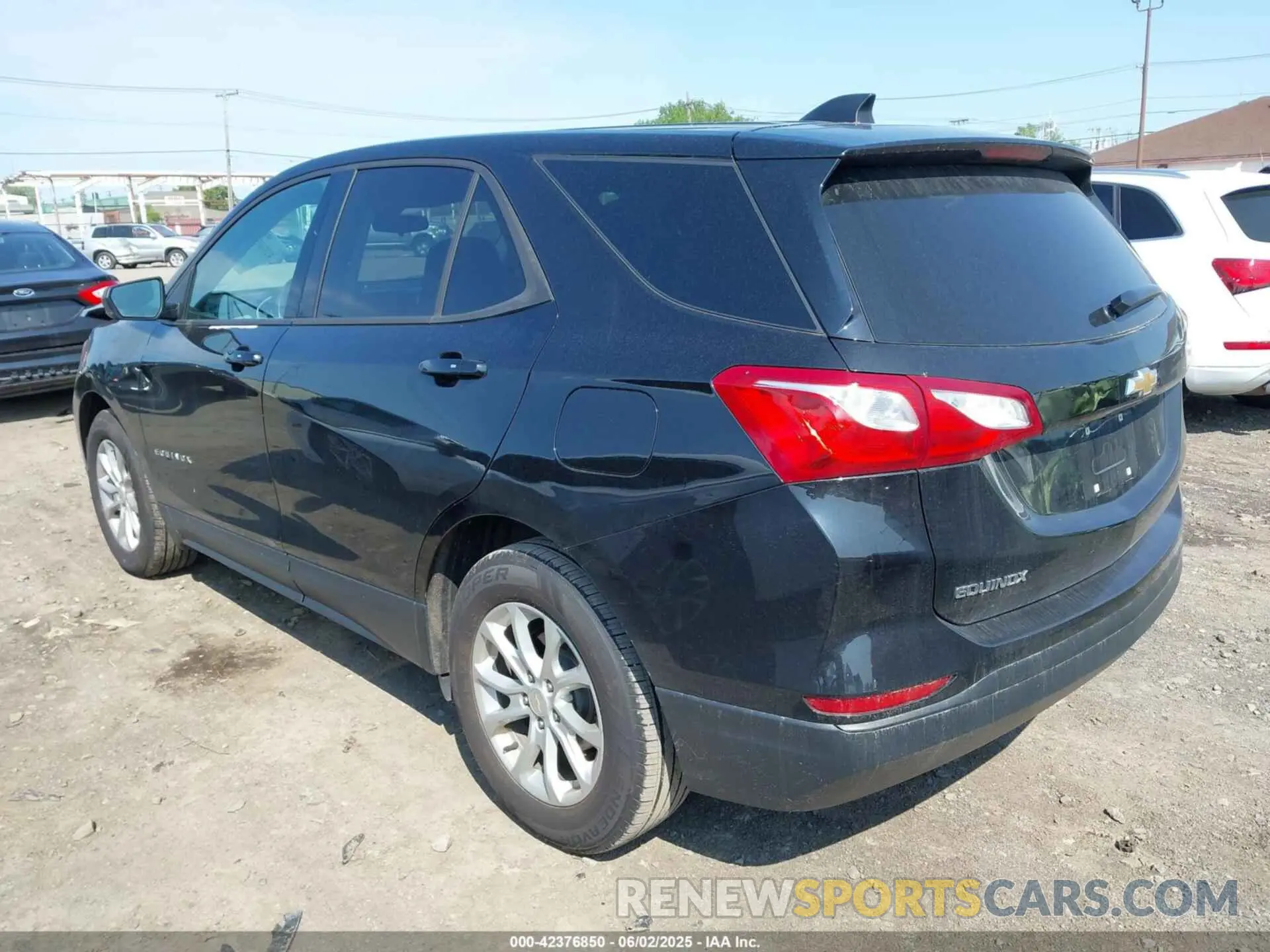 3 Photograph of a damaged car 2GNAXHEV8K6246413 CHEVROLET EQUINOX 2019