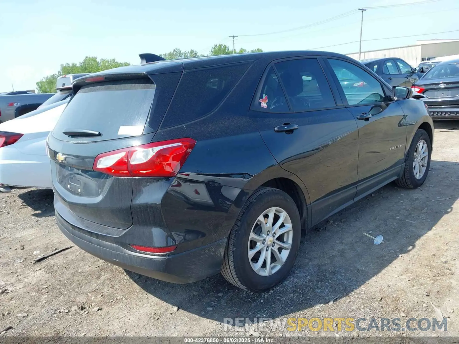 4 Photograph of a damaged car 2GNAXHEV8K6246413 CHEVROLET EQUINOX 2019