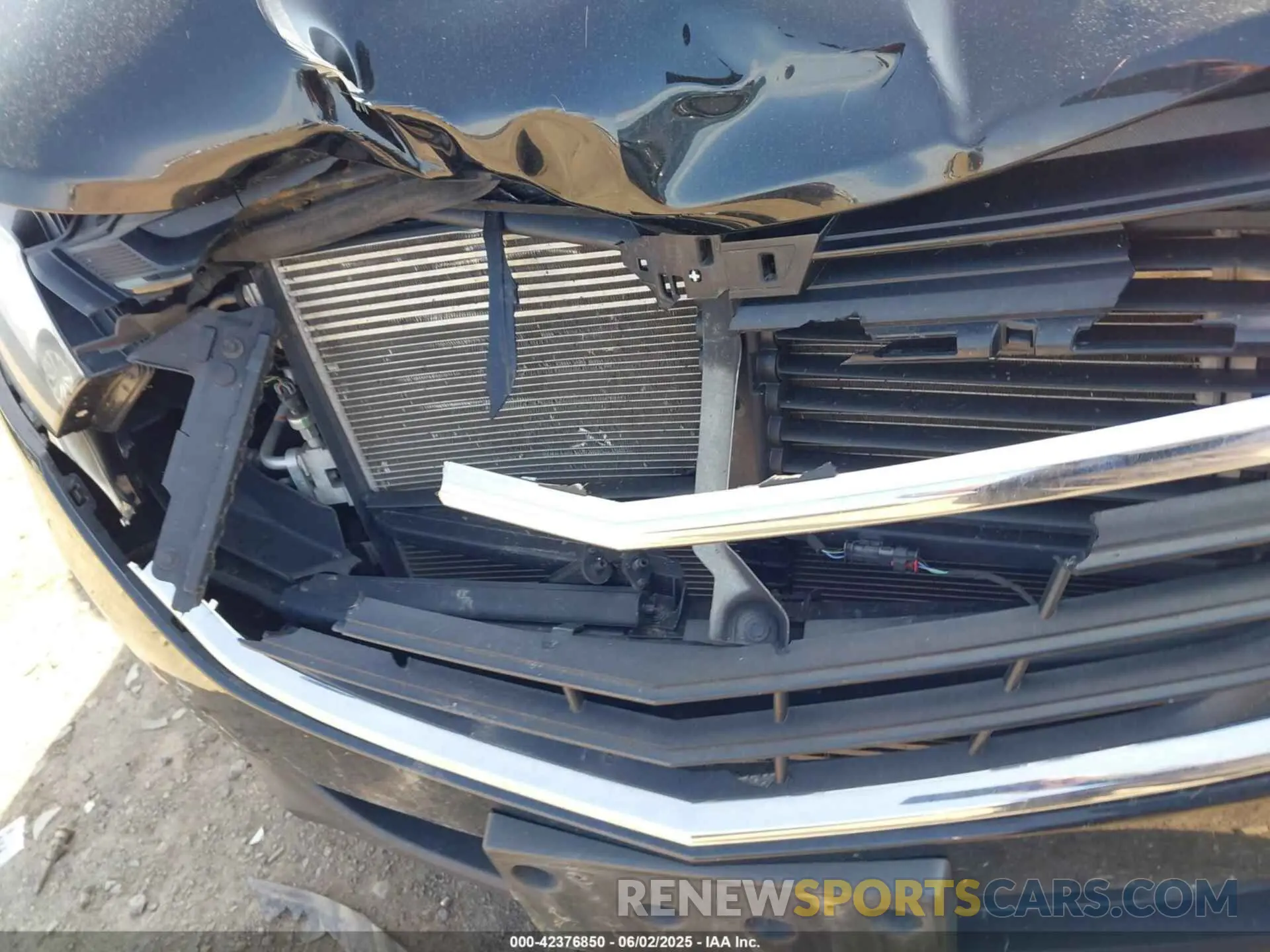 6 Photograph of a damaged car 2GNAXHEV8K6246413 CHEVROLET EQUINOX 2019