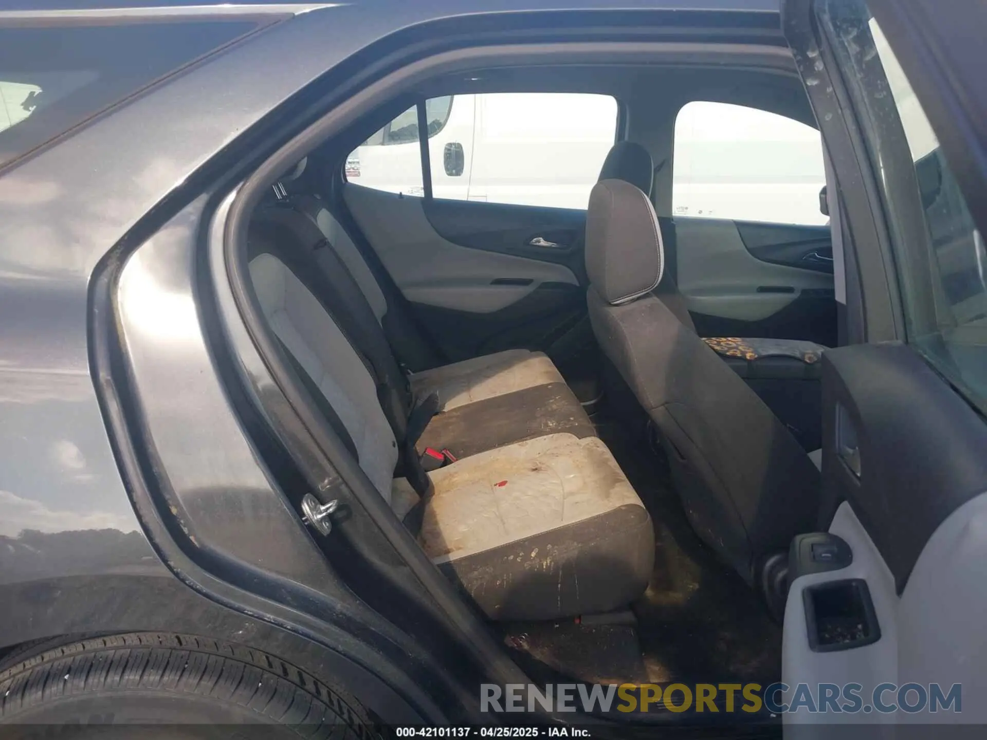 8 Photograph of a damaged car 2GNAXHEV9K6146286 CHEVROLET EQUINOX 2019