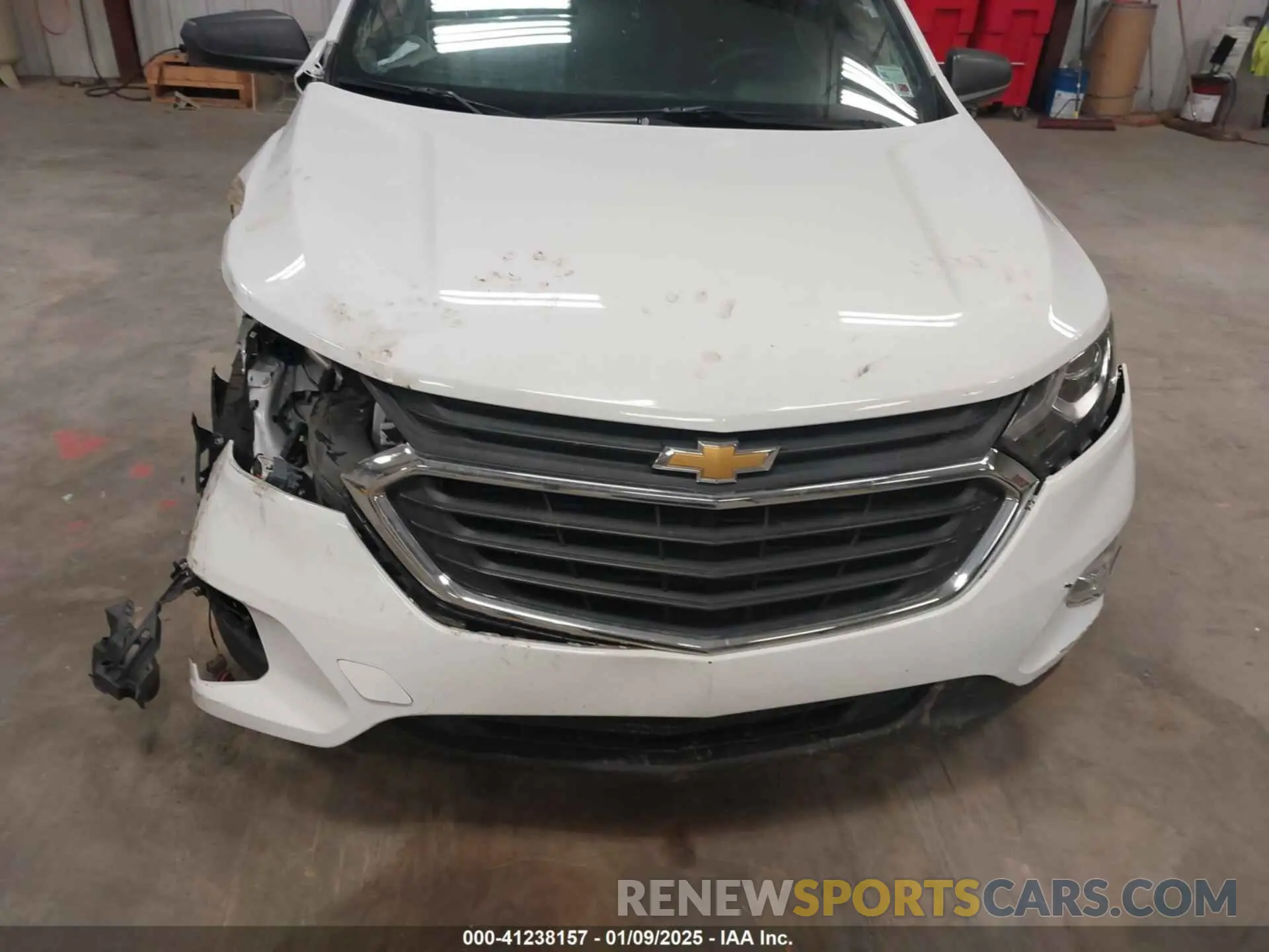 18 Photograph of a damaged car 2GNAXHEV9K6196119 CHEVROLET EQUINOX 2019
