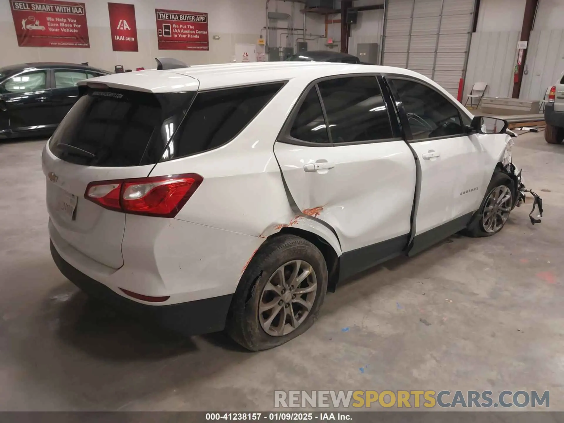 4 Photograph of a damaged car 2GNAXHEV9K6196119 CHEVROLET EQUINOX 2019