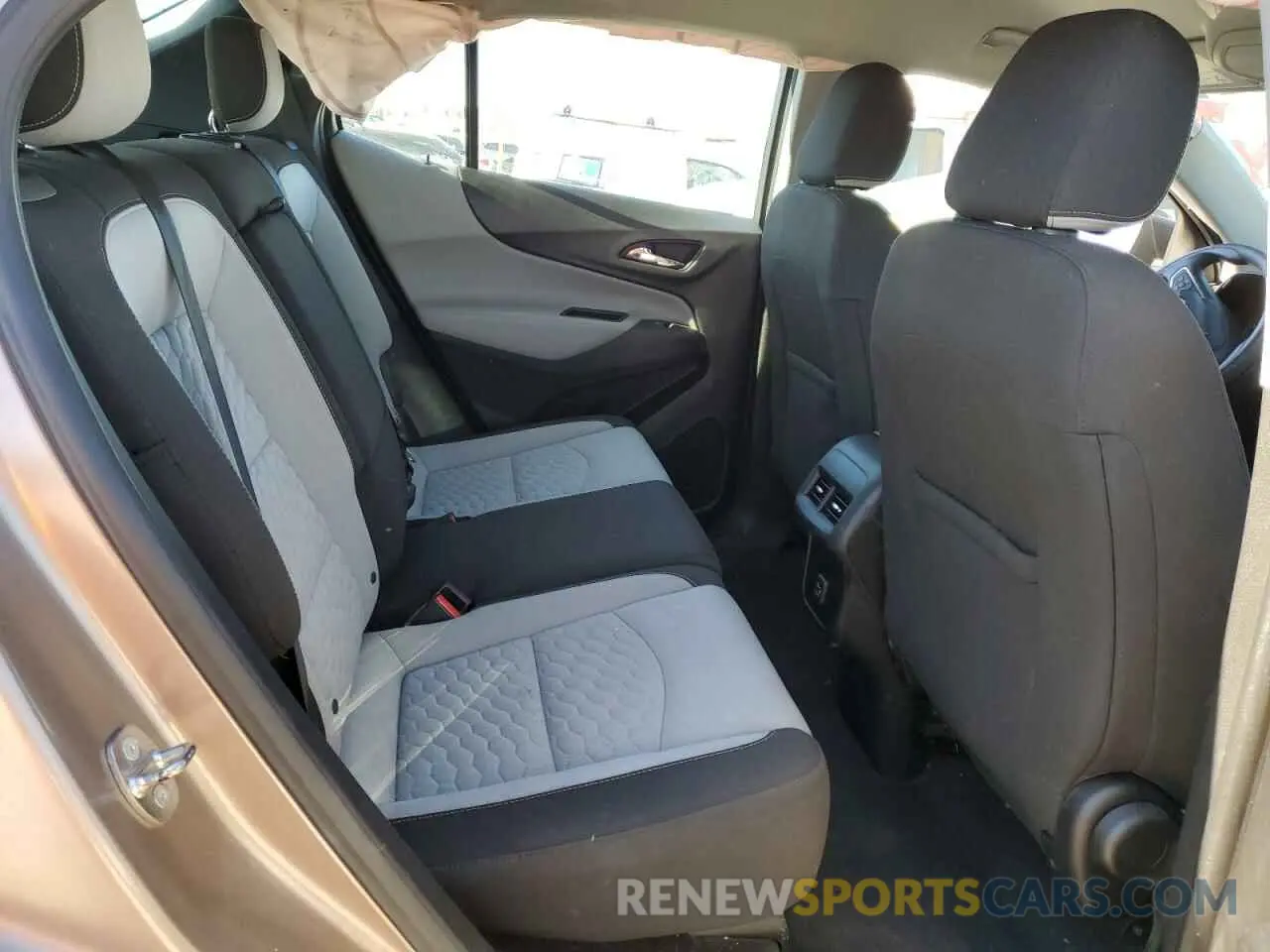 10 Photograph of a damaged car 2GNAXHEV9K6231323 CHEVROLET EQUINOX 2019