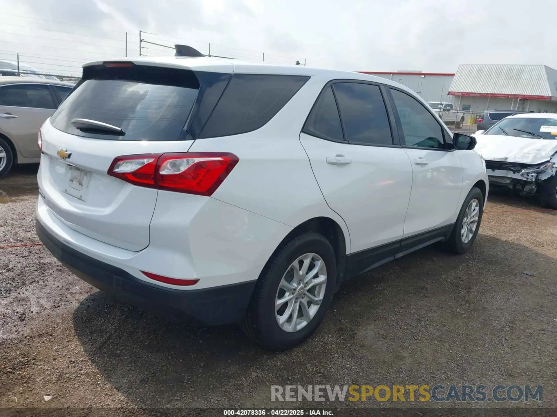 4 Photograph of a damaged car 2GNAXHEV9K6247361 CHEVROLET EQUINOX 2019