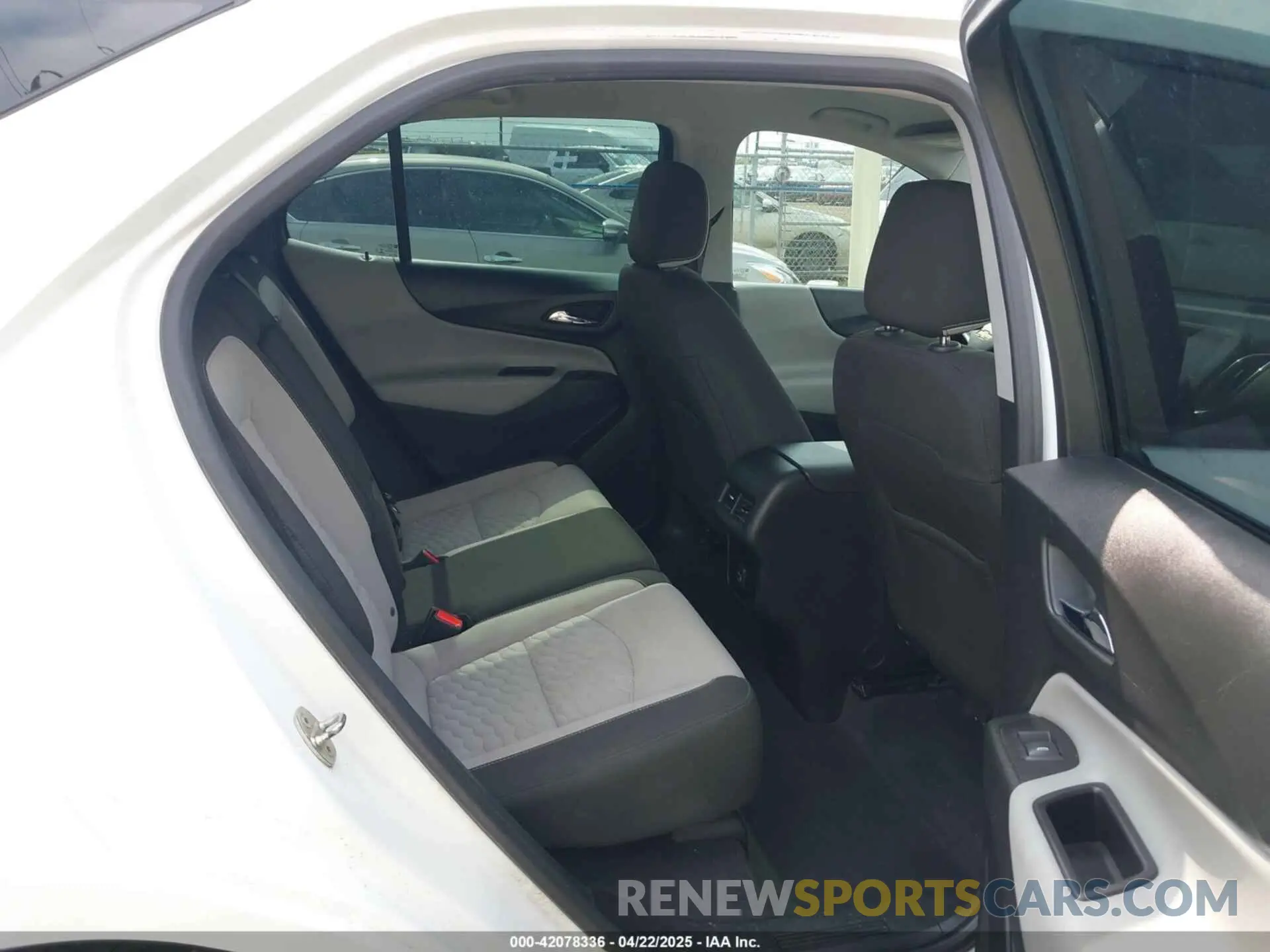 8 Photograph of a damaged car 2GNAXHEV9K6247361 CHEVROLET EQUINOX 2019