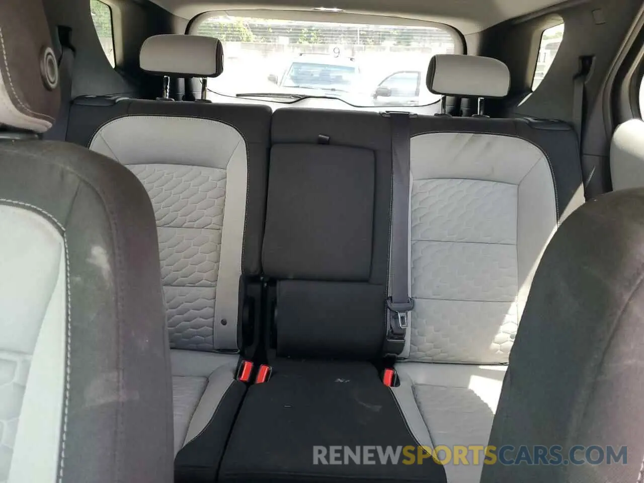 10 Photograph of a damaged car 2GNAXHEV9K6300883 CHEVROLET EQUINOX 2019
