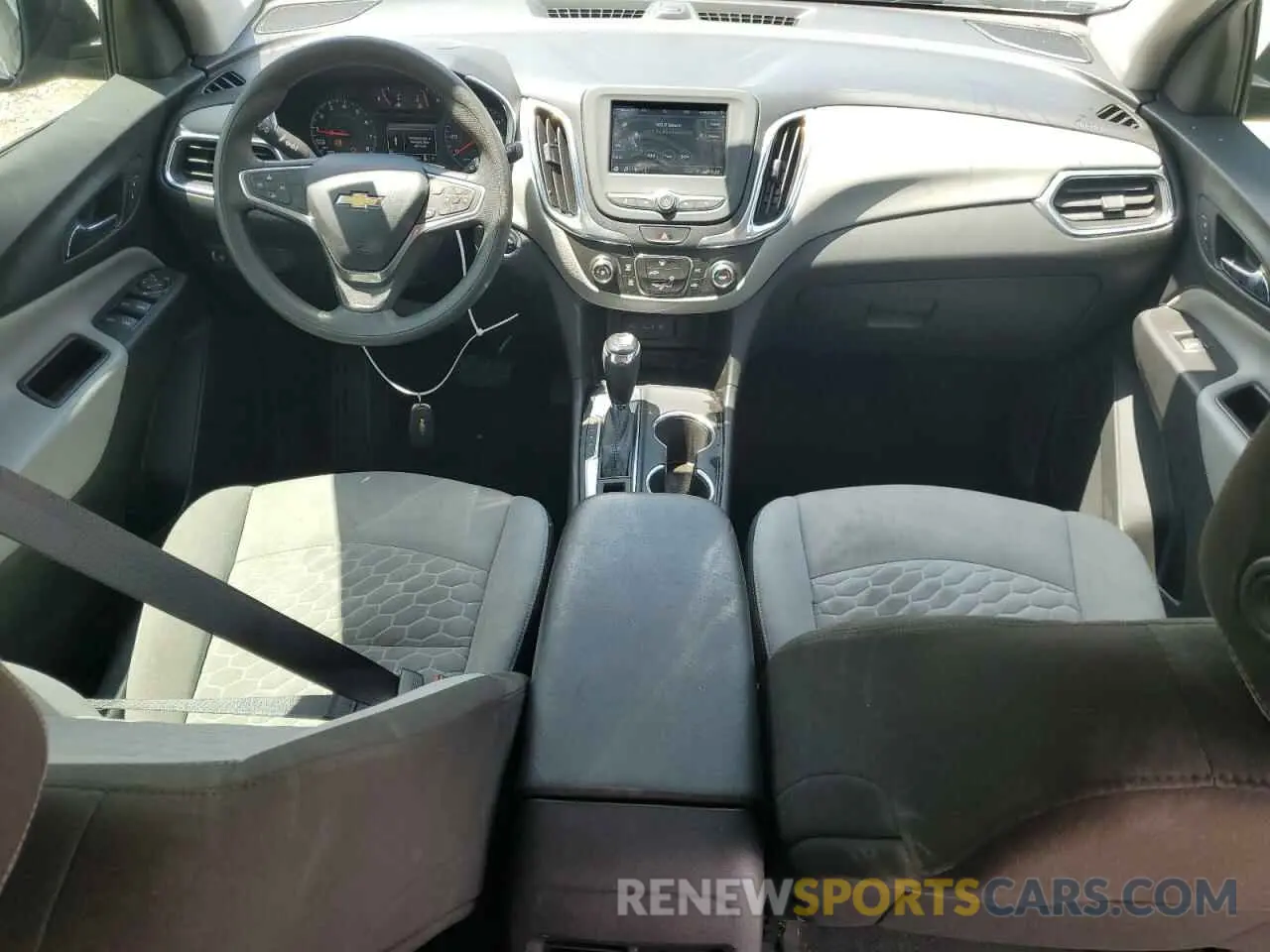 8 Photograph of a damaged car 2GNAXHEV9K6300883 CHEVROLET EQUINOX 2019