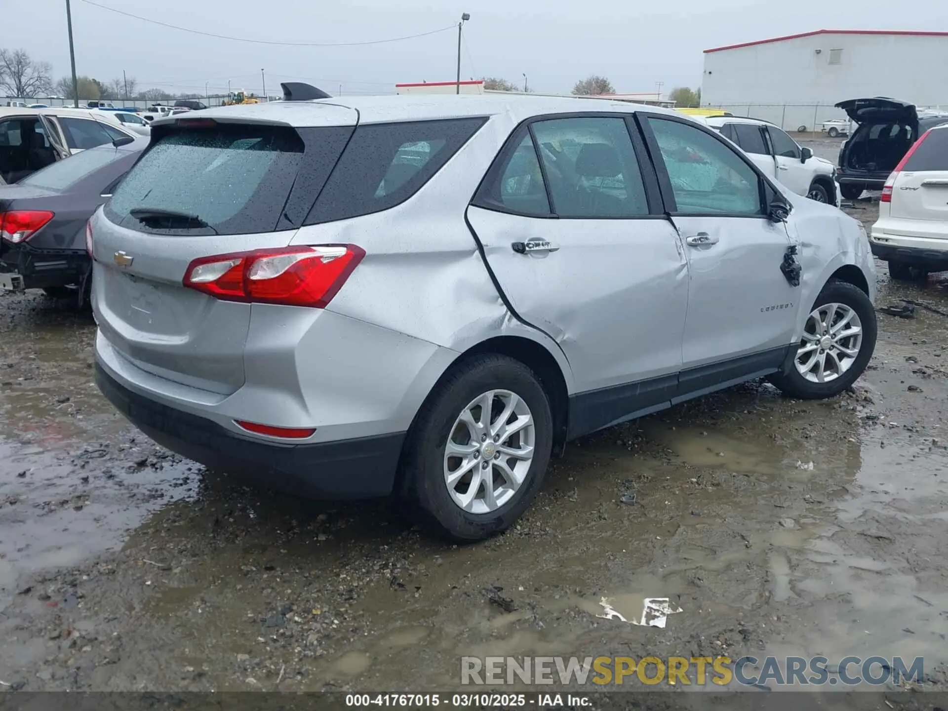 4 Photograph of a damaged car 2GNAXHEVXK6130629 CHEVROLET EQUINOX 2019