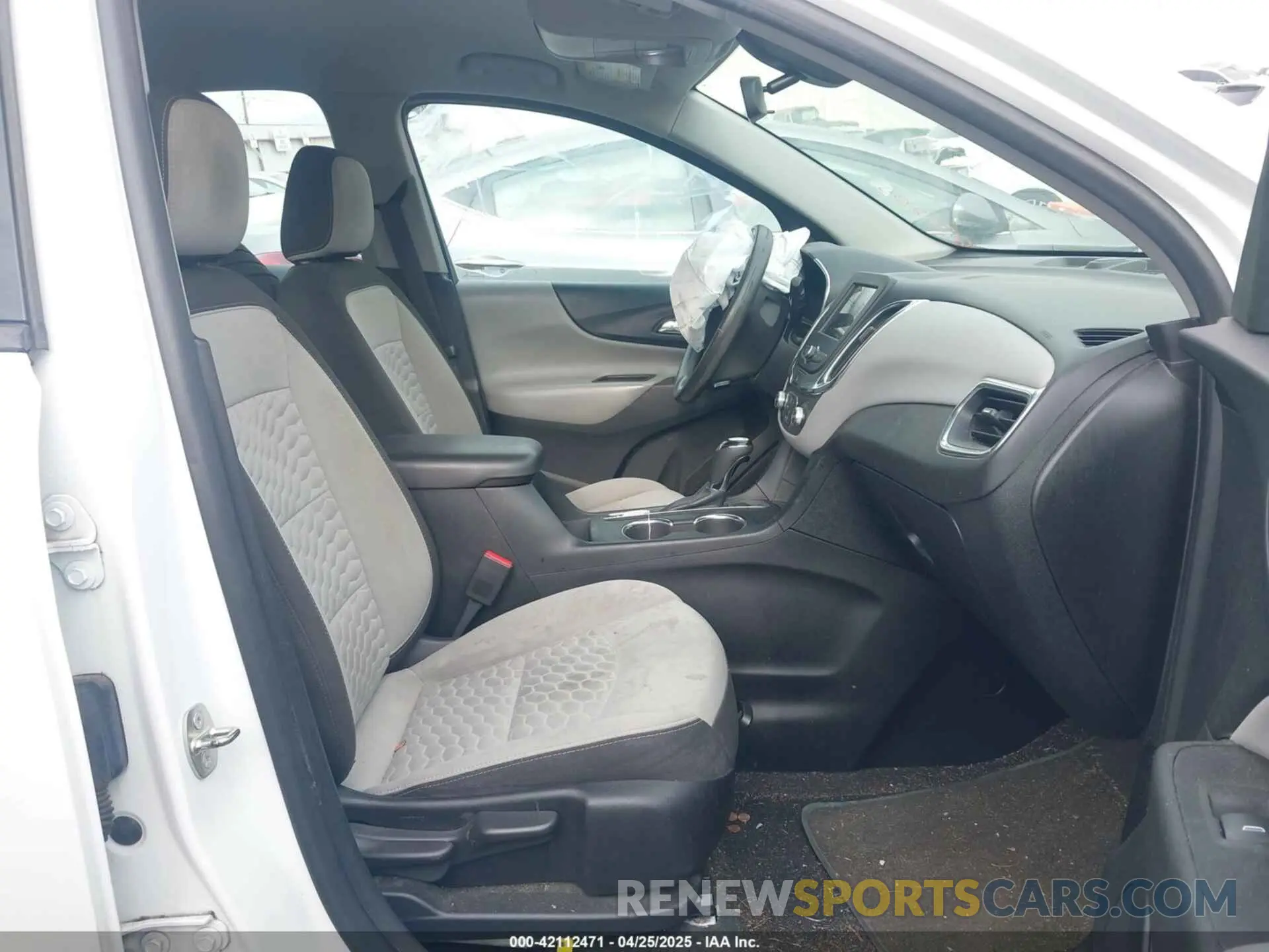 5 Photograph of a damaged car 2GNAXHEVXK6136205 CHEVROLET EQUINOX 2019